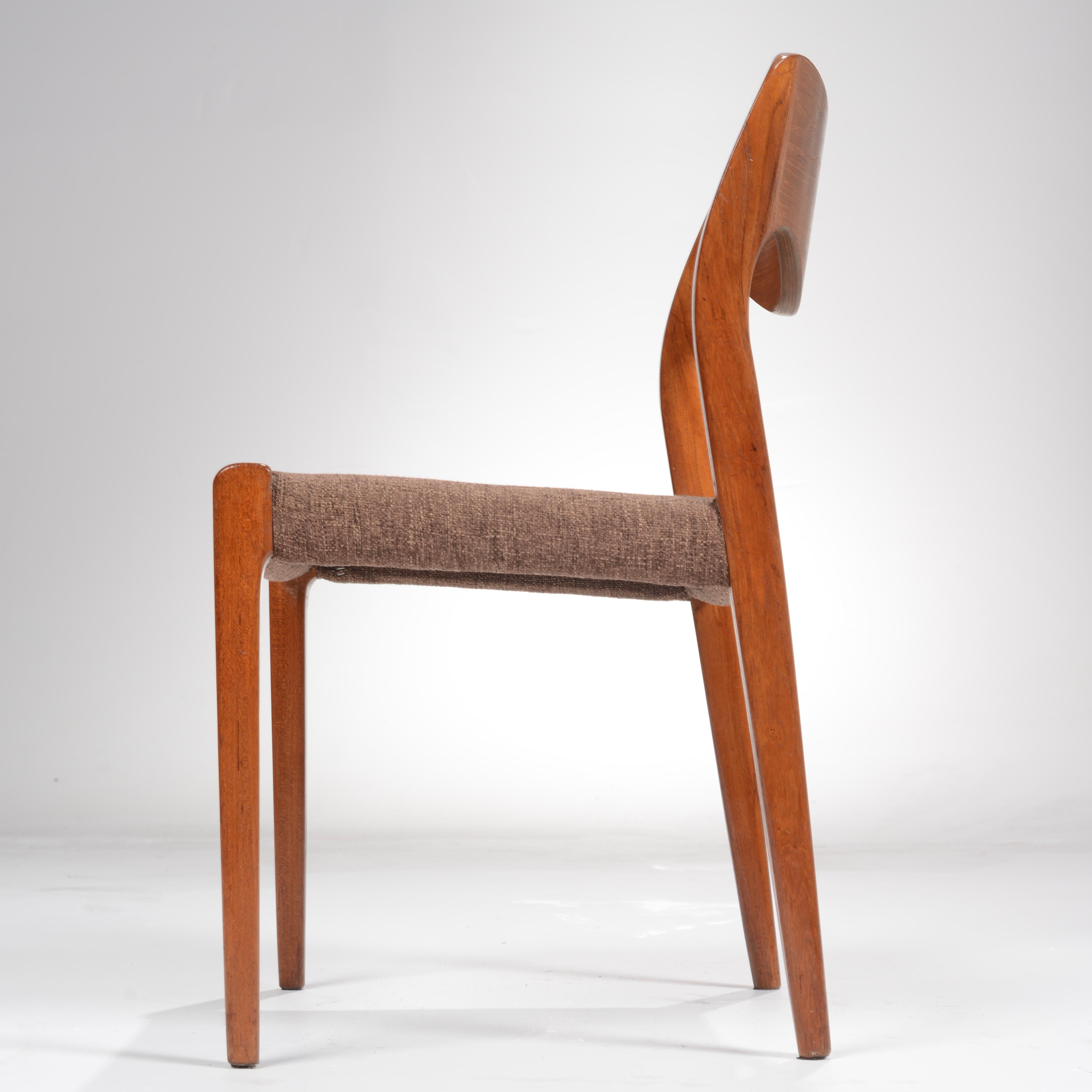 10 chaises de salle à manger Niels O. Møller, modèle 71 de J.L. Møllers Møbelfabrik au Danemark en vente 3