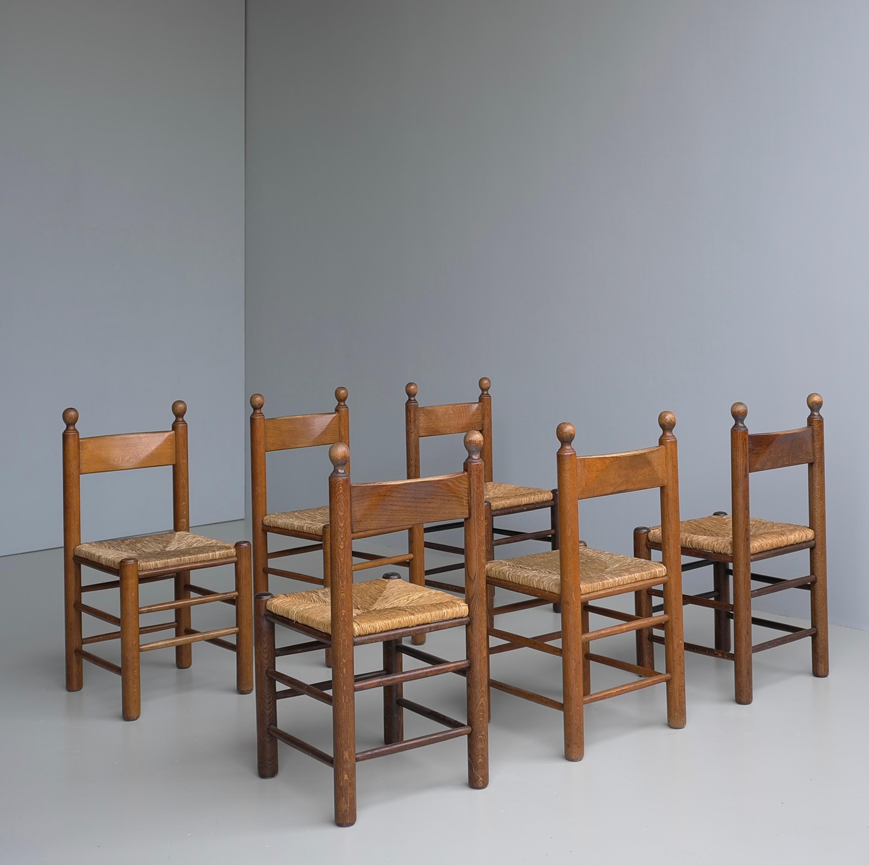 12 chaises en chêne et jonc dans le style de Charles Dudouyt, France, années 1960 en vente 1
