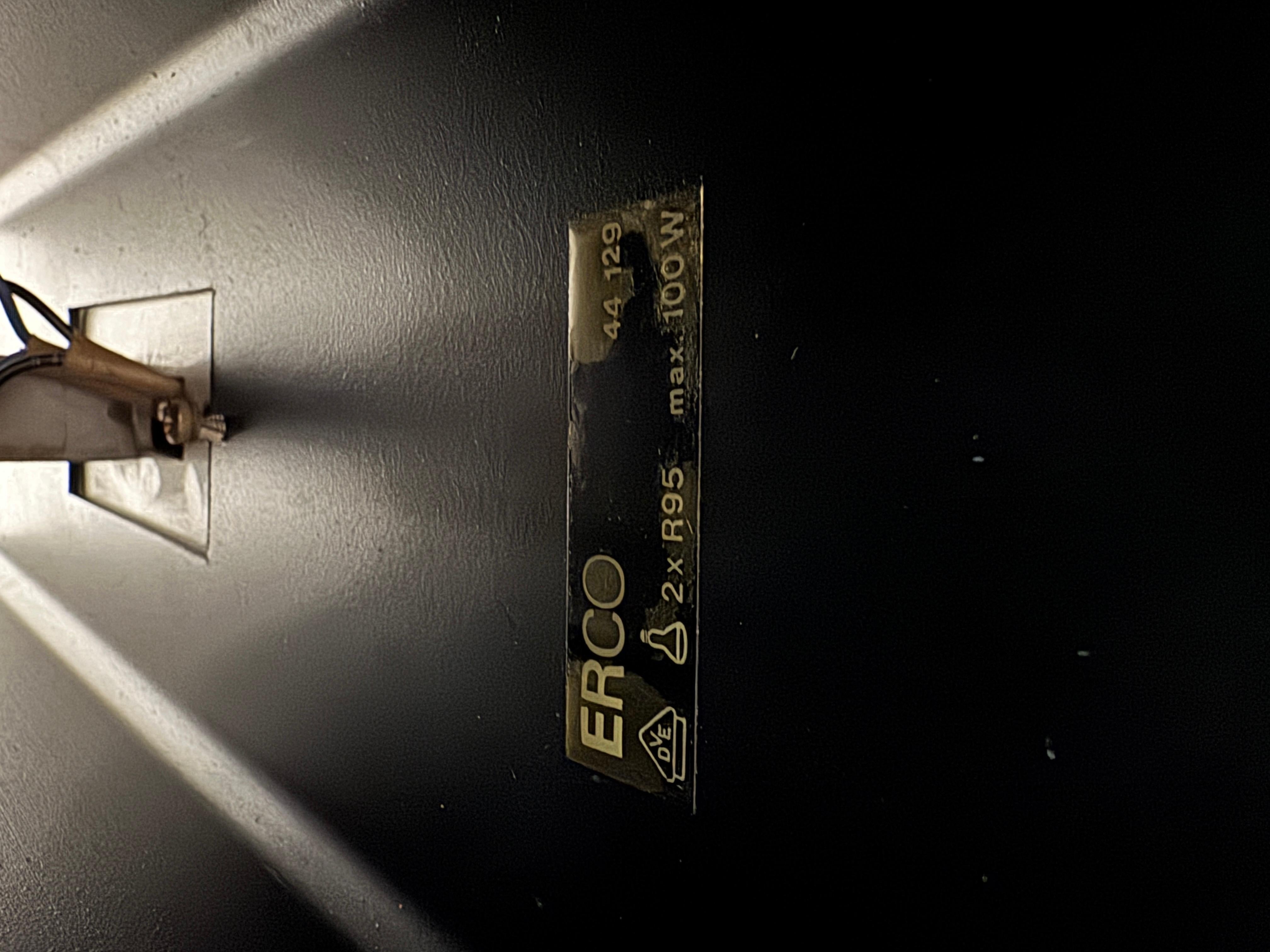 Space Age 10 coppie disponibili - Applique da parete Erco, Germania, anni '70 - Up & Up Up dell'era spaziale in vendita