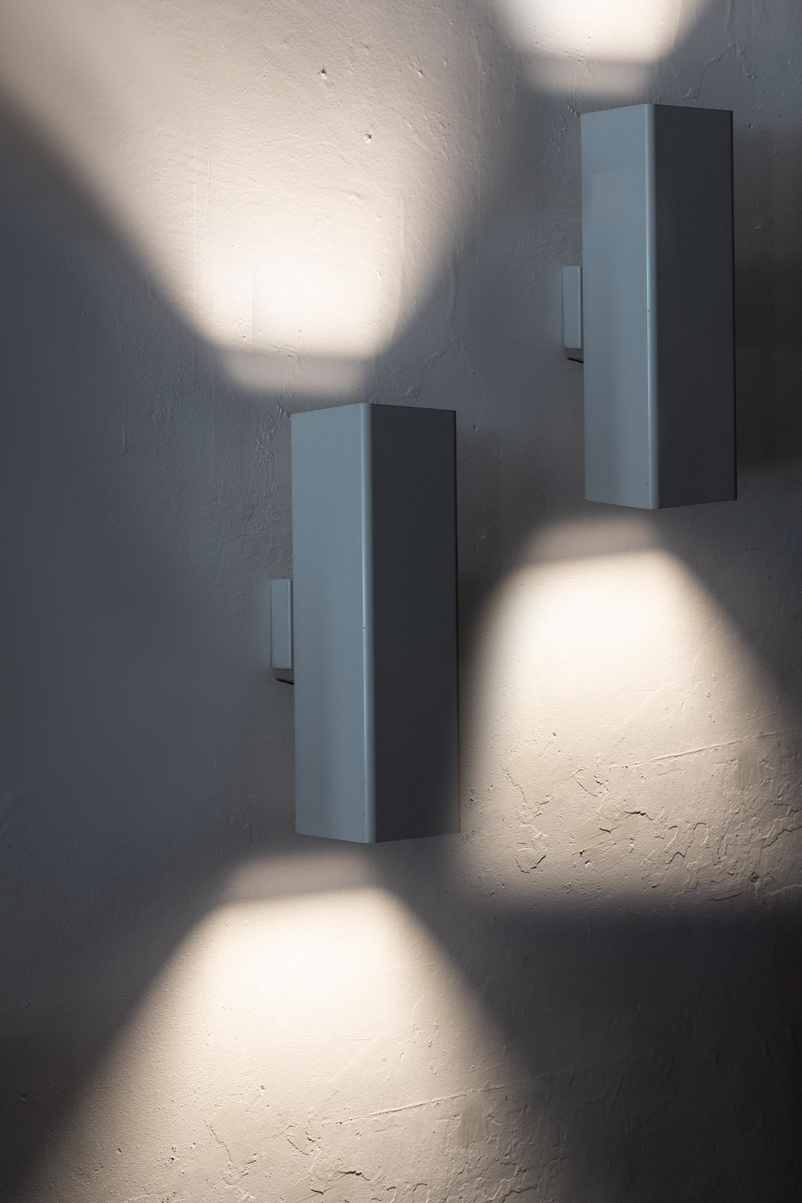 Tedesco 10 coppie disponibili - Applique da parete Erco, Germania, anni '70 - Up & Up Up dell'era spaziale in vendita