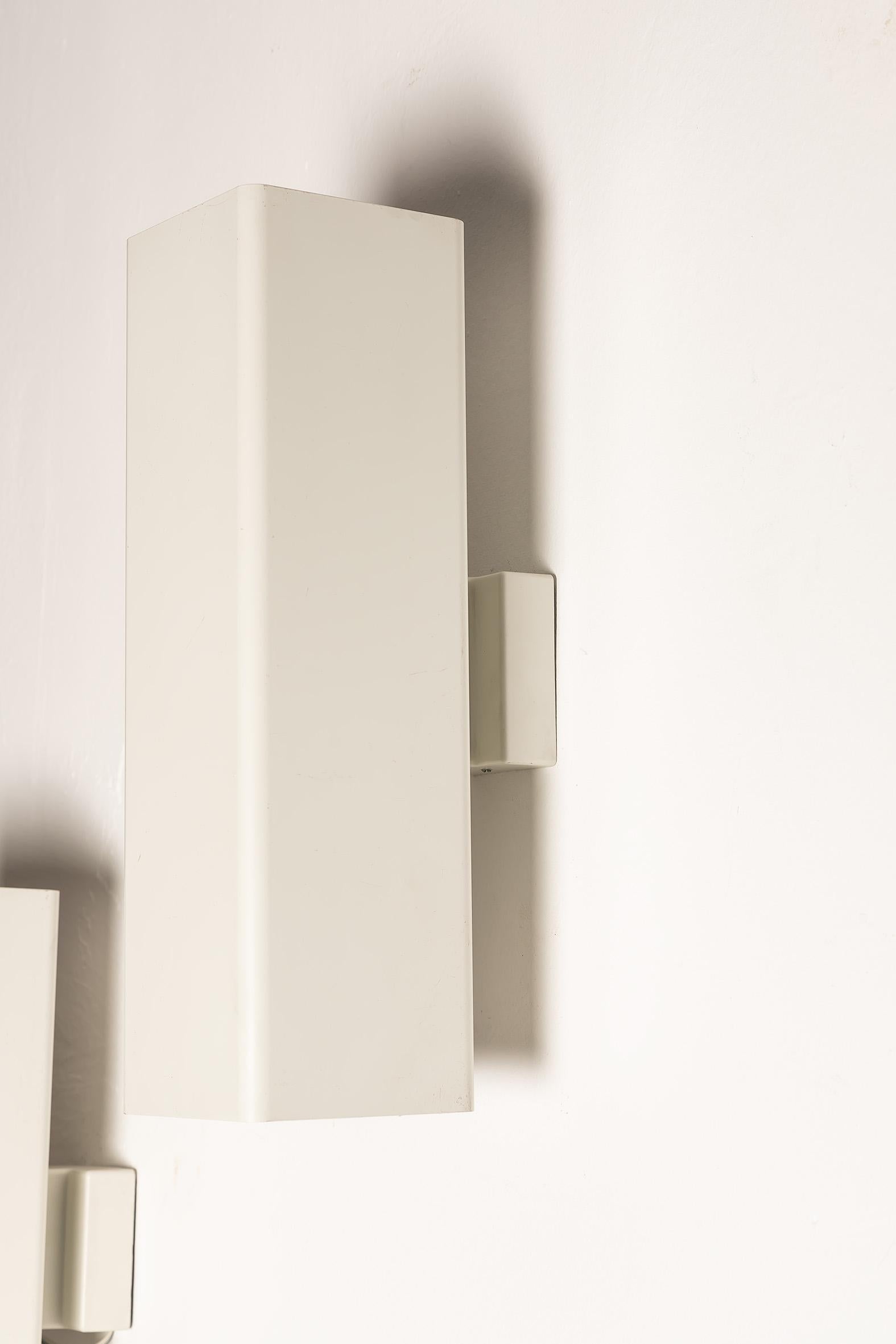 Laccato 10 coppie disponibili - Applique da parete Erco, Germania, anni '70 - Up & Up Up dell'era spaziale in vendita