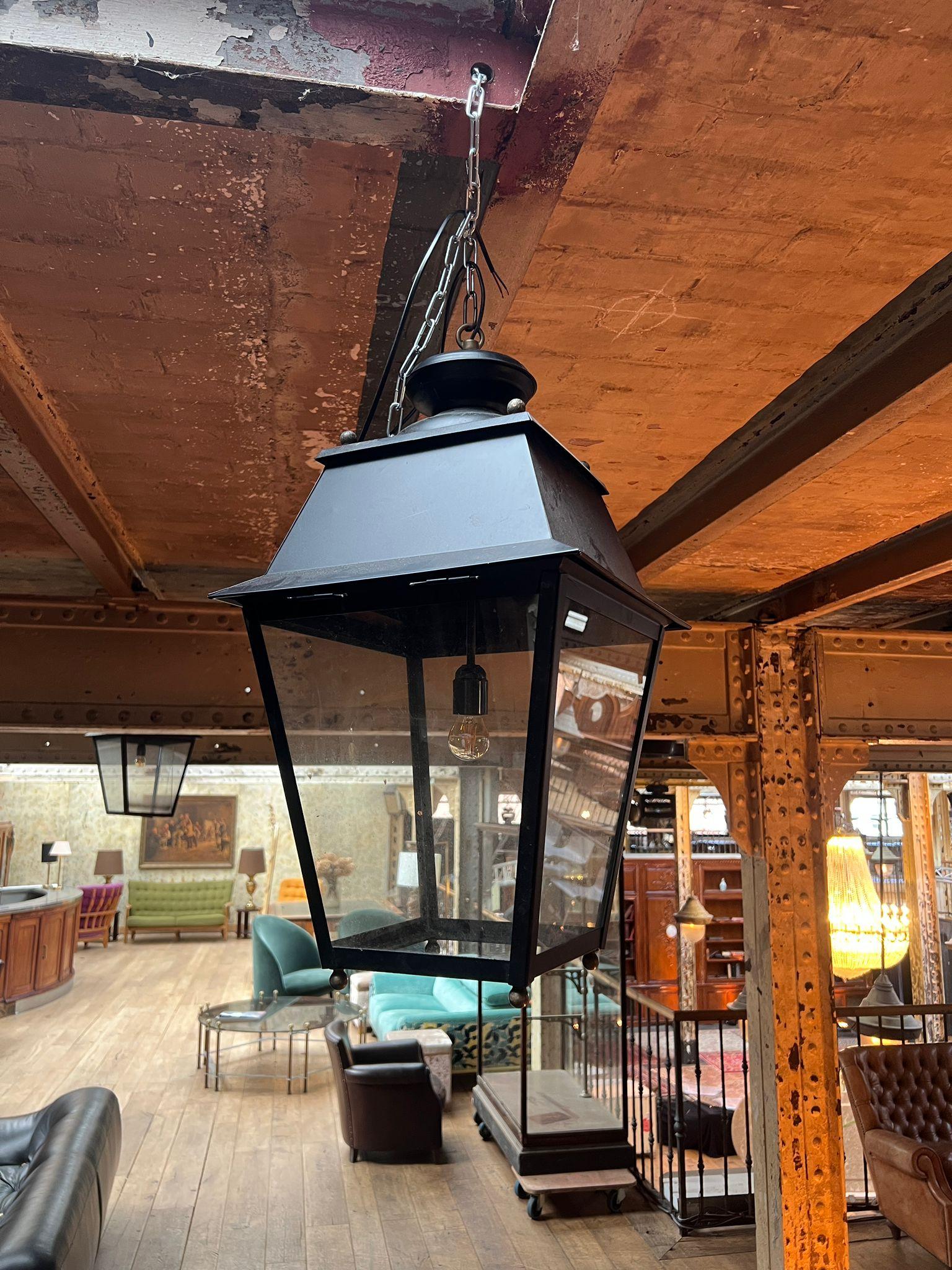 10 lanterne parigine da appendere in metallo annerito, circa 1950 In condizioni buone in vendita a TOURCOING, FR