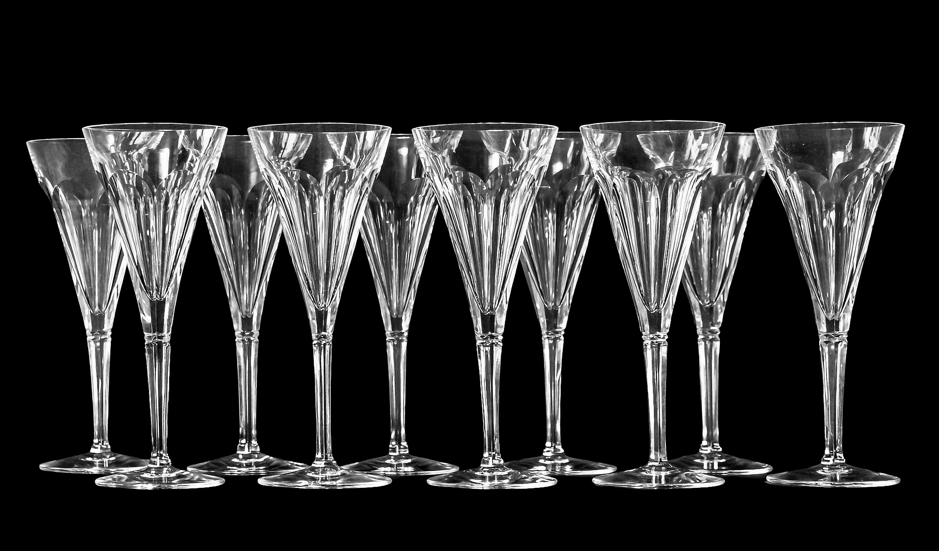 Ensemble de 10 flûtes à champagne en cristal de la collection Duchesse de Dino de Baccarat.
Marqué sur le fond.
Excellent état, comme neuf.

