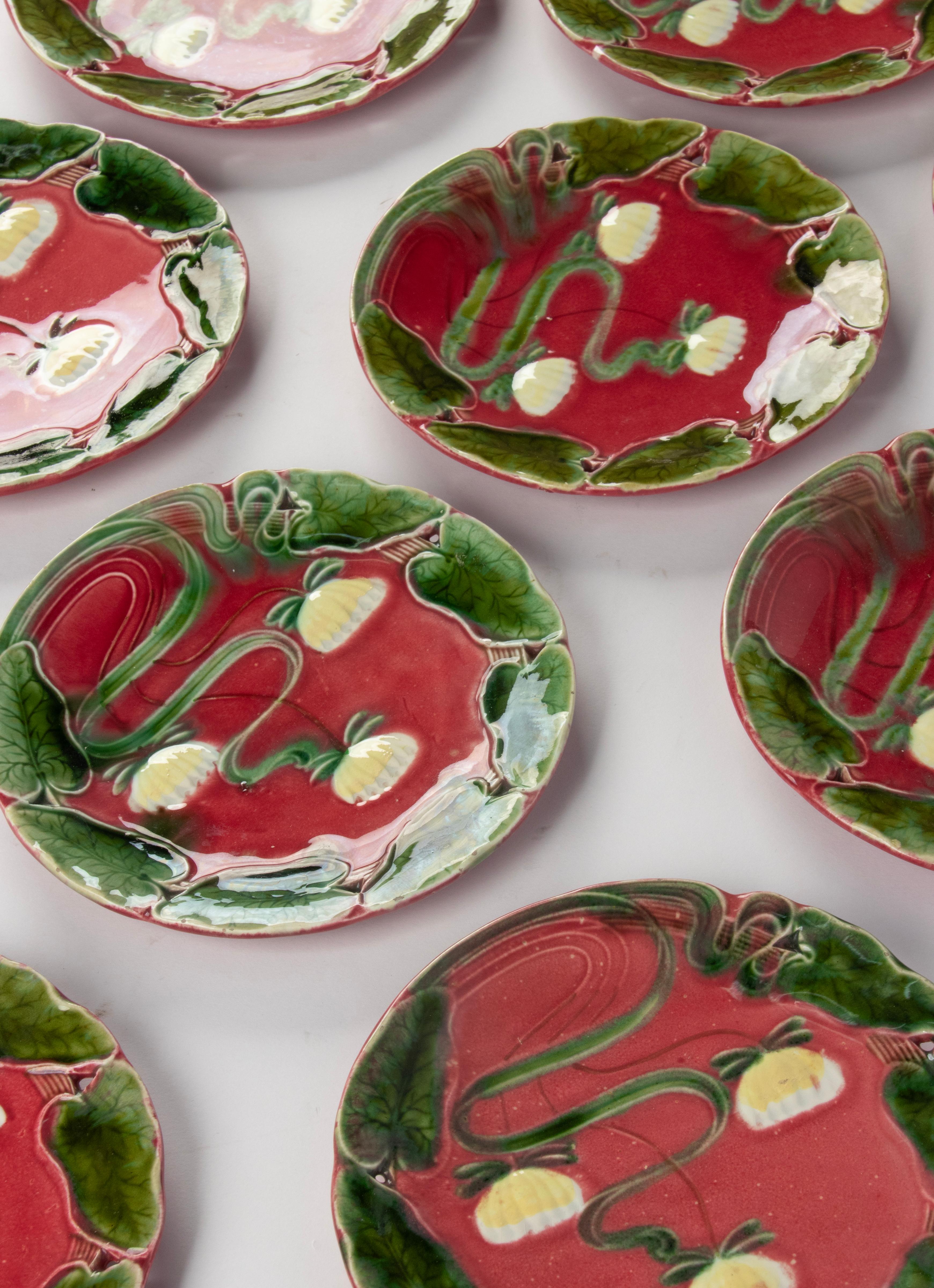 Late 19th Century 10-Piece Set Majolica Art Nouveau Plates - Water Lilly Pattern - Villeroy & Boch For Sale