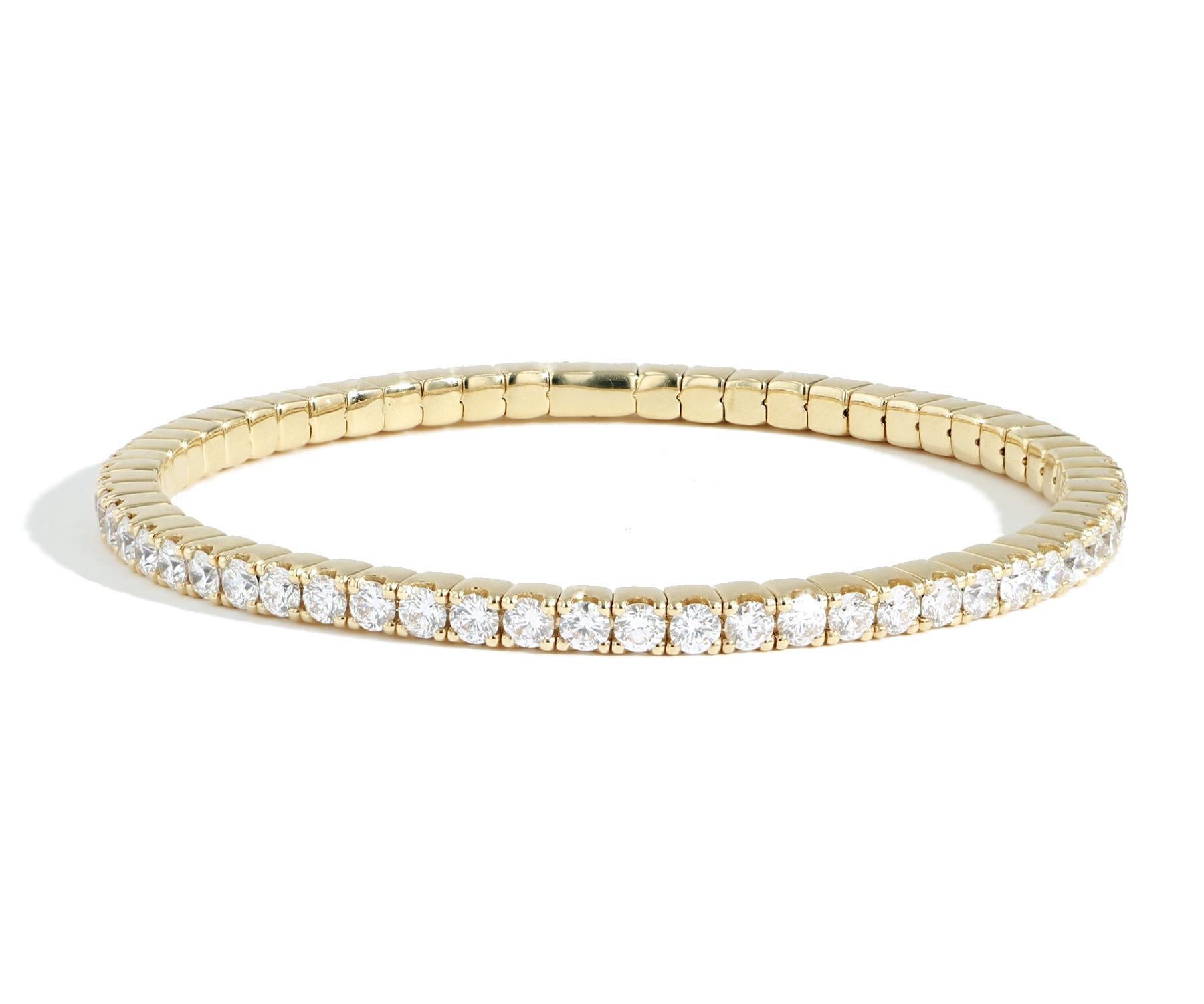 10 Pointer Each 5.5 Ct  Eternity 18 Kt Gold & Diamond Stretchable Bangle, Italy In Excellent Condition For Sale In New York, NY