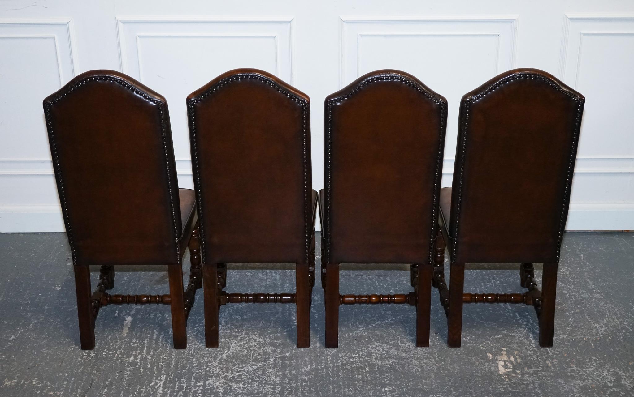 10 Sedie da pranzo restaurate in pelle marrone sbiancata e tinta a mano di CROMWELLIAN in vendita 6