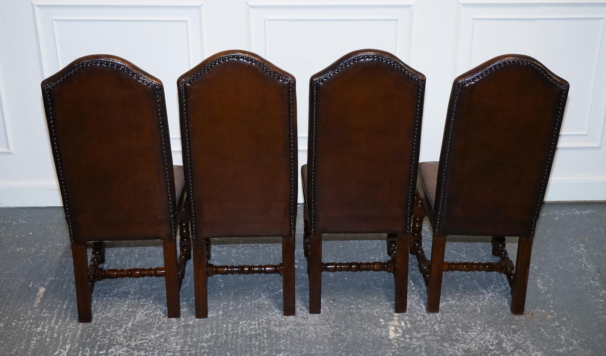 10 Sedie da pranzo restaurate in pelle marrone sbiancata e tinta a mano di CROMWELLIAN In condizioni buone in vendita a Pulborough, GB