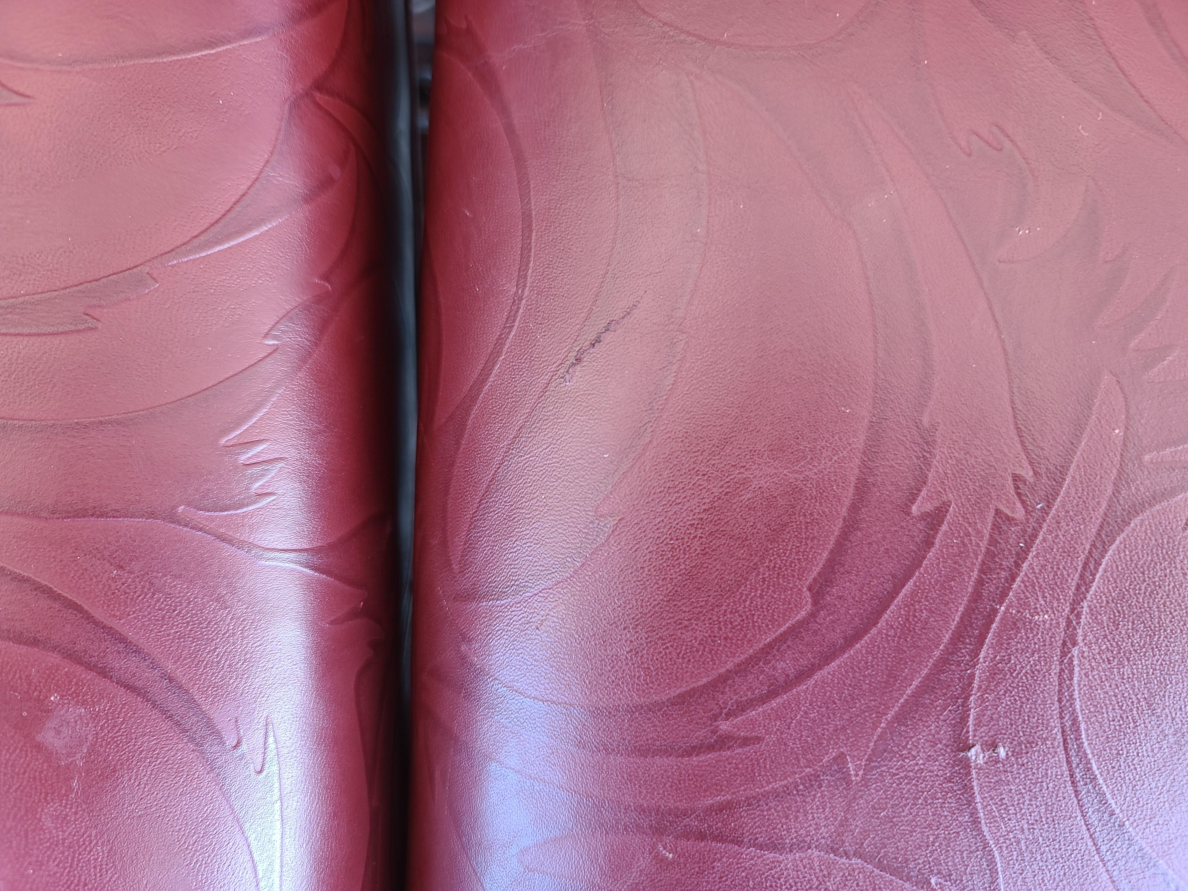 Chaises de salle à manger Louis XIII en cuir à feuilles d'acanthe « 10 » de la maison Rose Tarlow Melrose en vente 5