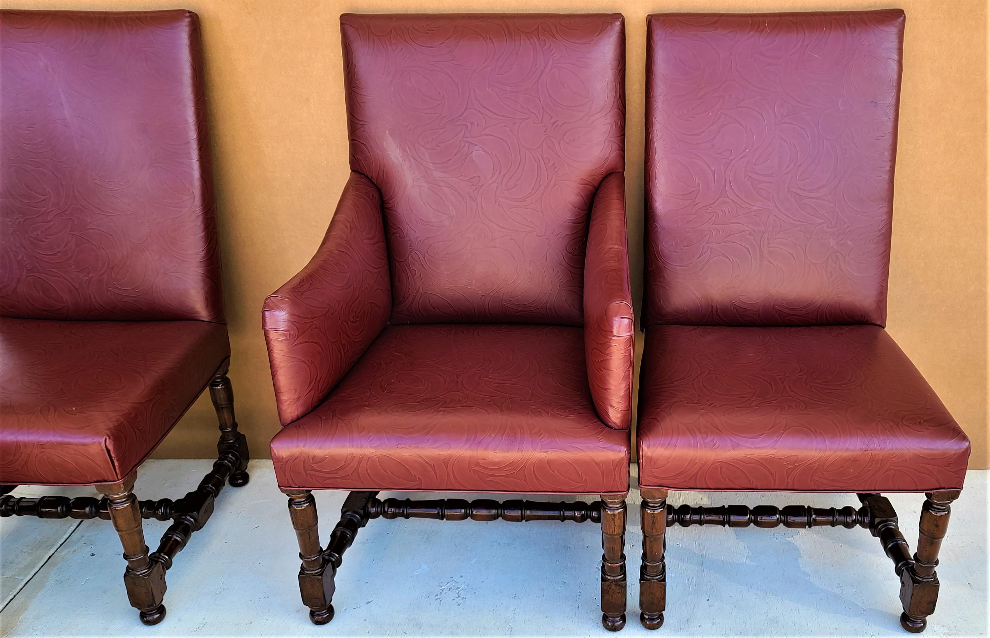 Chaises de salle à manger Louis XIII en cuir à feuilles d'acanthe « 10 » de la maison Rose Tarlow Melrose Bon état - En vente à Lake Worth, FL