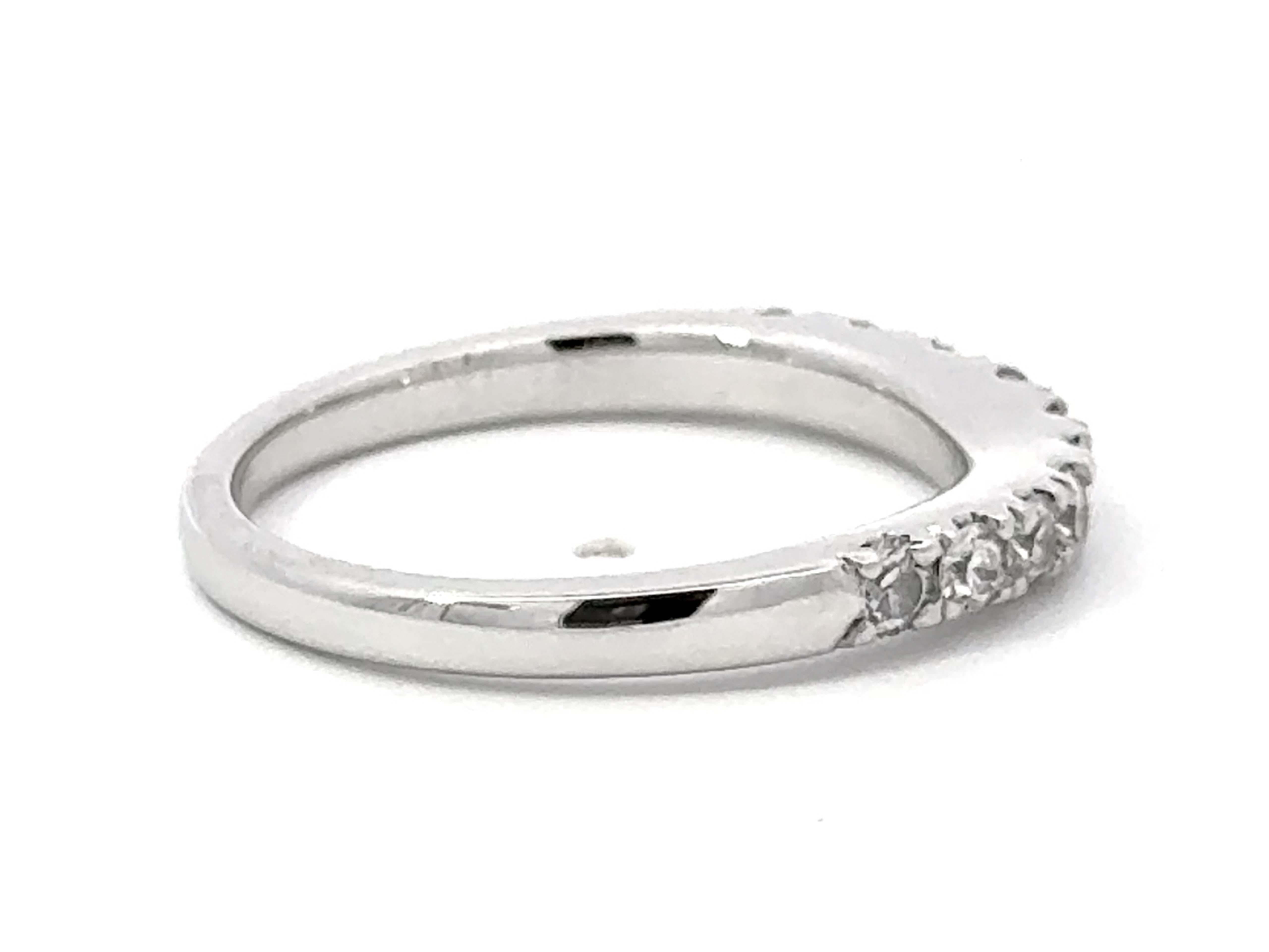 10 Round Celebrity Faceted Diamond Contour Band Ring 18k White Gold In Excellent Condition For Sale In Honolulu, HI