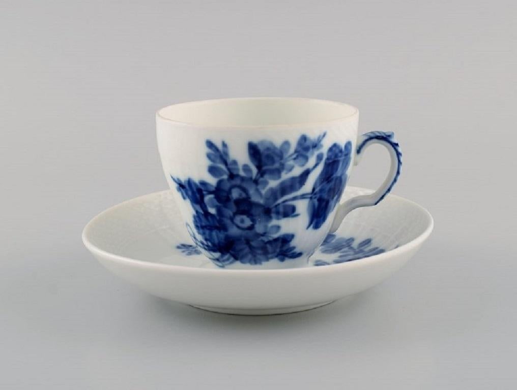 10 Royal Copenhagen blue flower curved coffee cups with saucers. 1960s. 
Model number 10/1549.
The cup measures: 7.5 x 6 cm.
Saucer diameter: 13 cm.
In excellent condition.
Stamped.
2nd Factory quality.