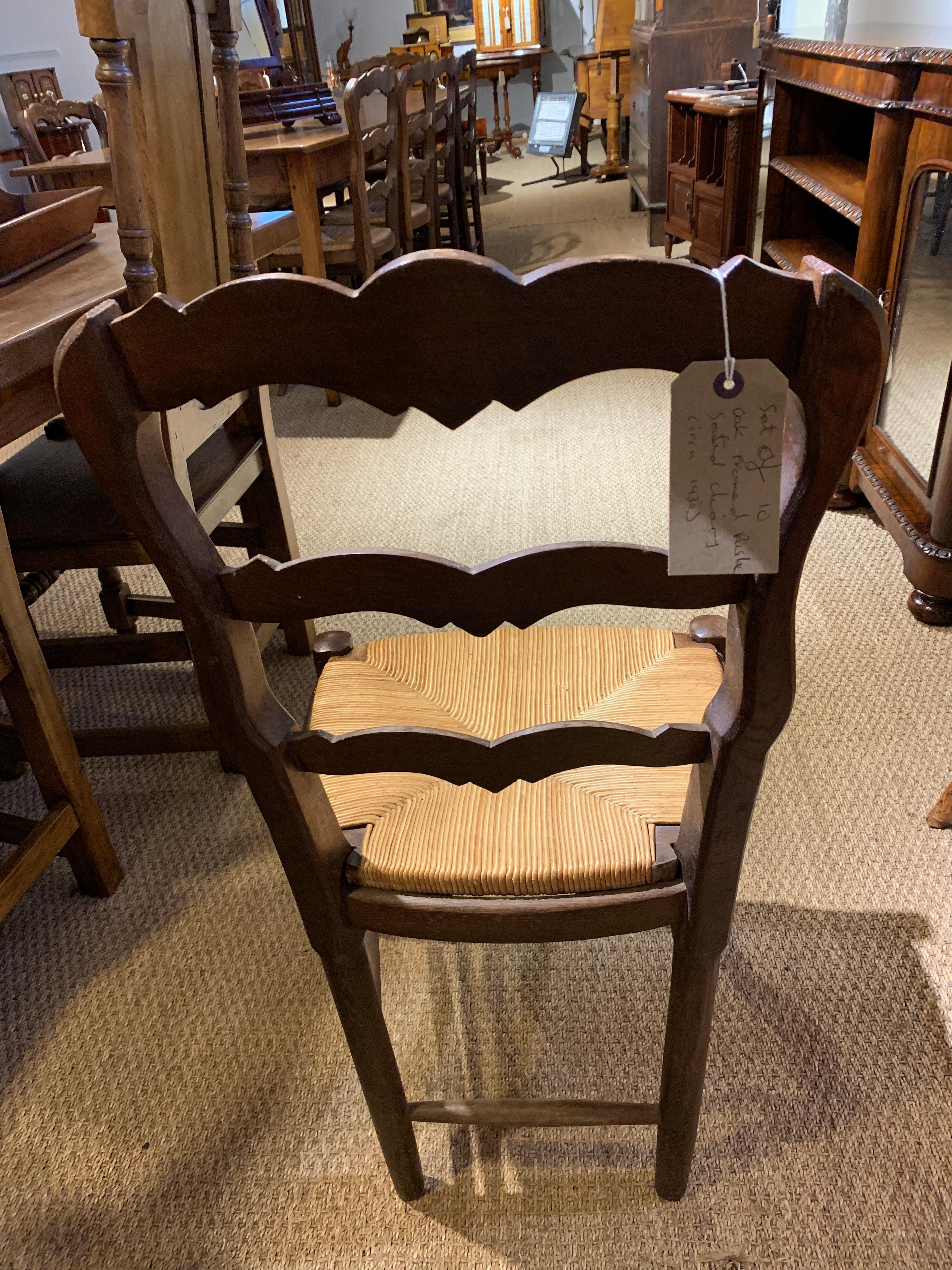 10 Rush Seated Oak Dining Chairs In Good Condition For Sale In Honiton, Devon