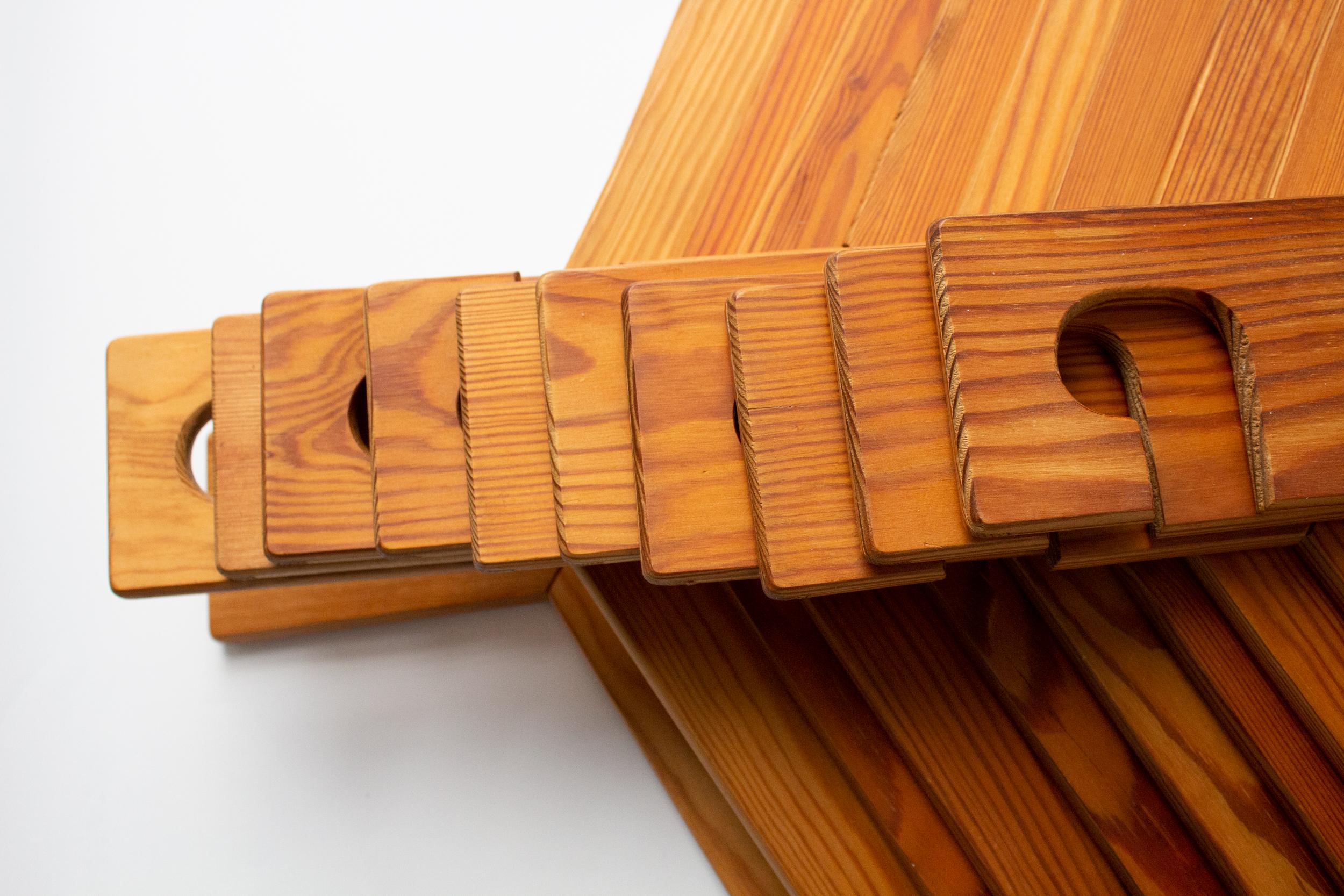 Fait main 10 cintres modernes scandinaves en bois de Suède, fabriqués à partir d'une fourrure en vente