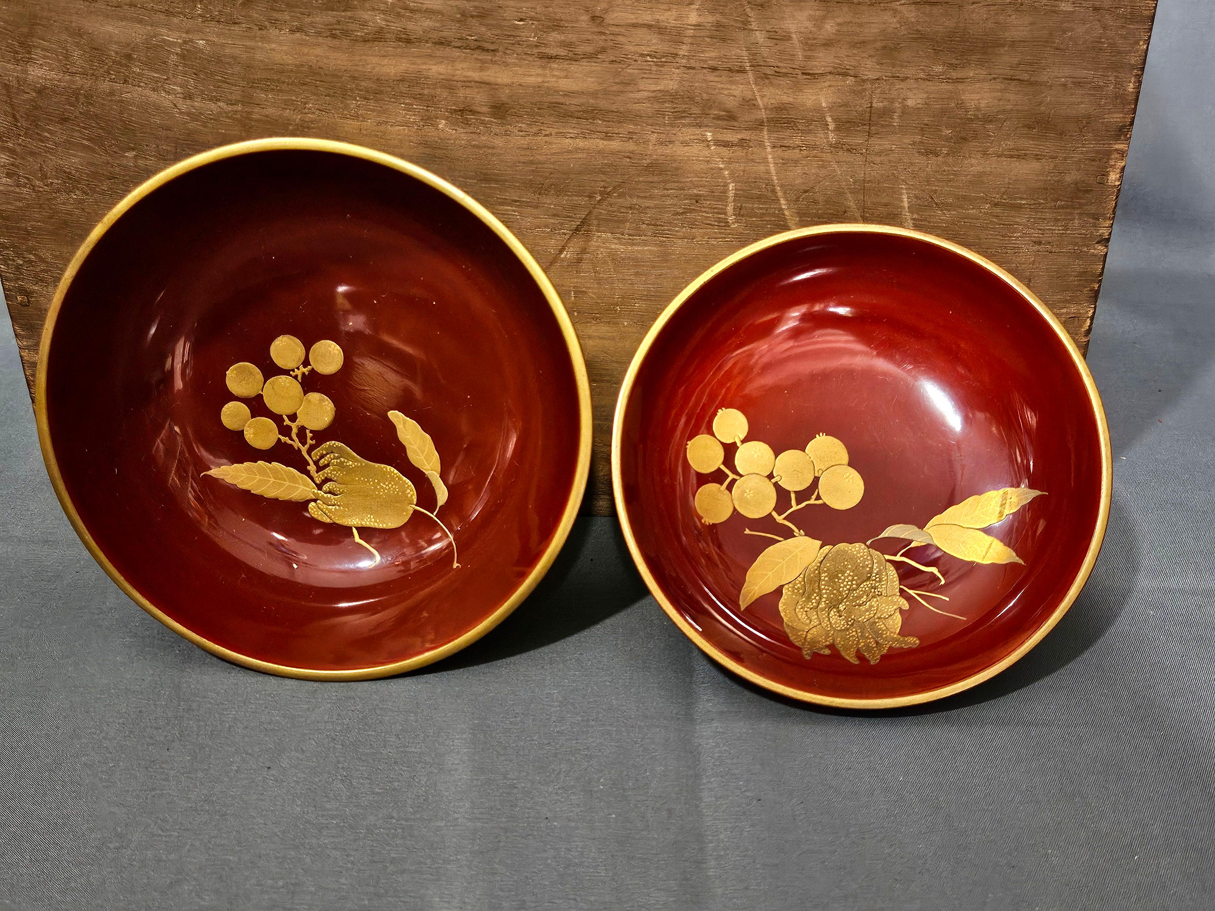 10 Sets of Japanese Gilt Rice Lacquer Bowls w/ Covers, 19 Century For Sale 5