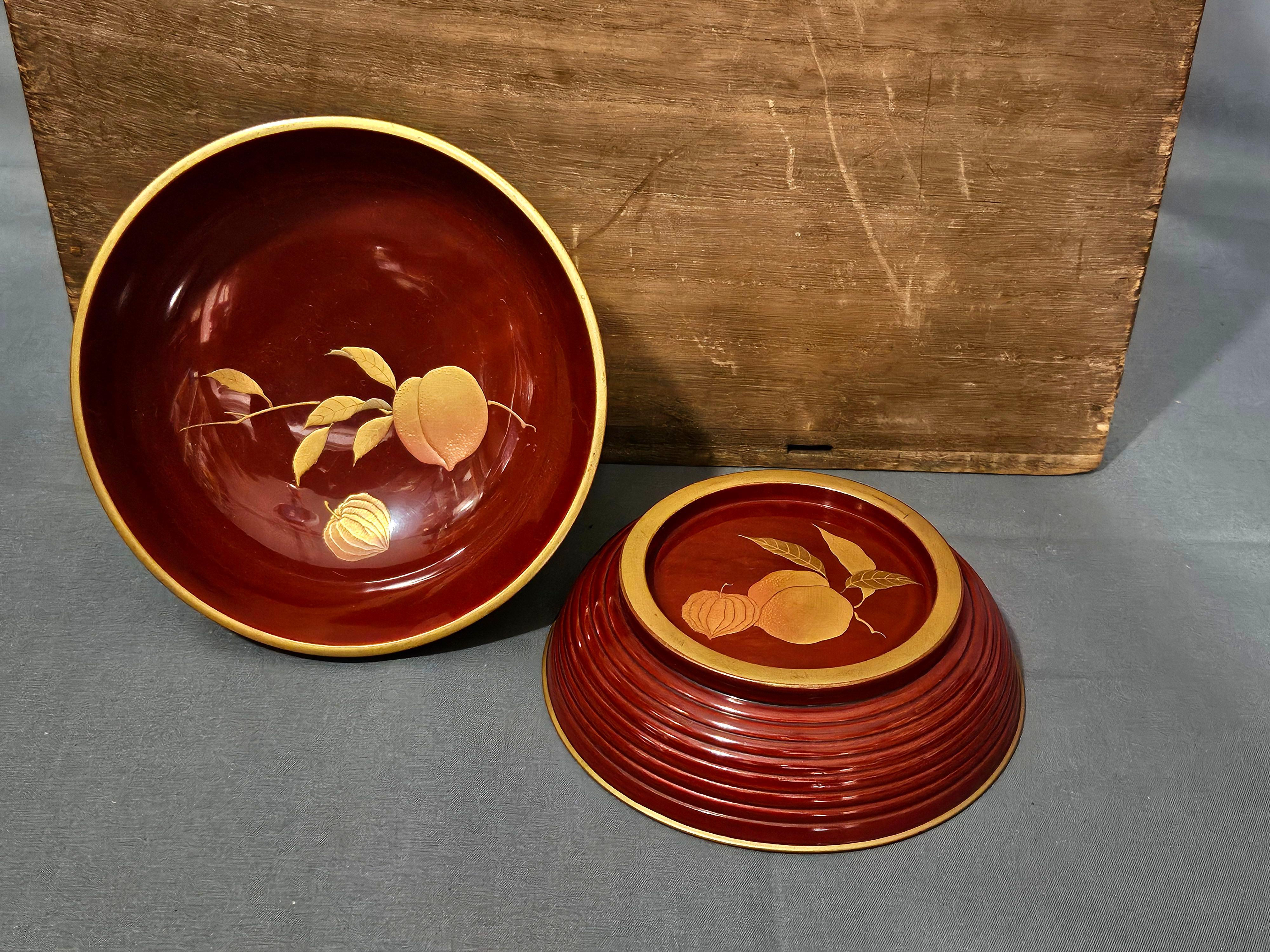 10 Sets of Japanese Gilt Rice Lacquer Bowls w/ Covers, 19 Century For Sale 6