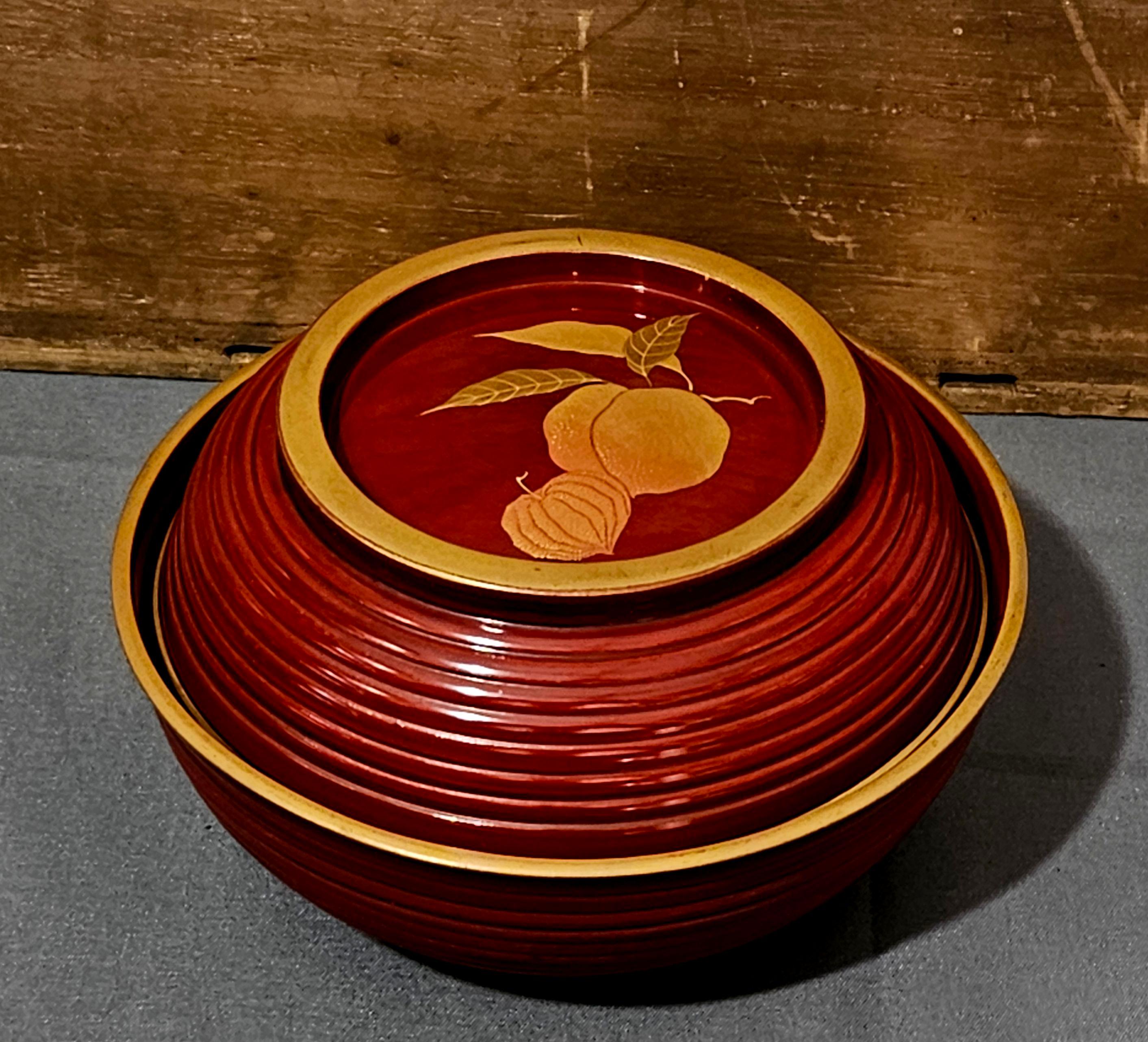 10 Sets of Japanese Gilt Rice Lacquer Bowls w/ Covers, 19 Century For Sale 8