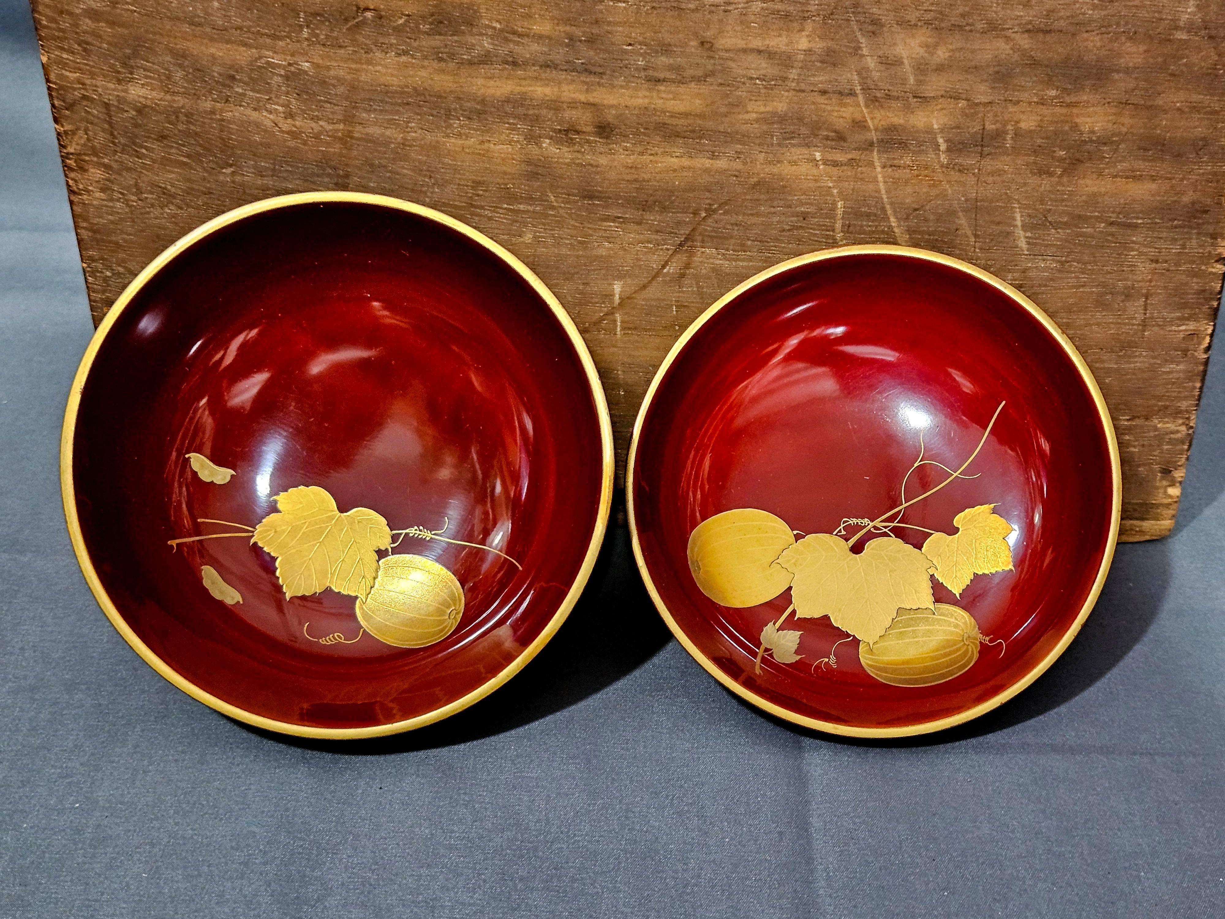 10 Sets of Japanese Gilt Rice Lacquer Bowls w/ Covers, 19 Century For Sale 10