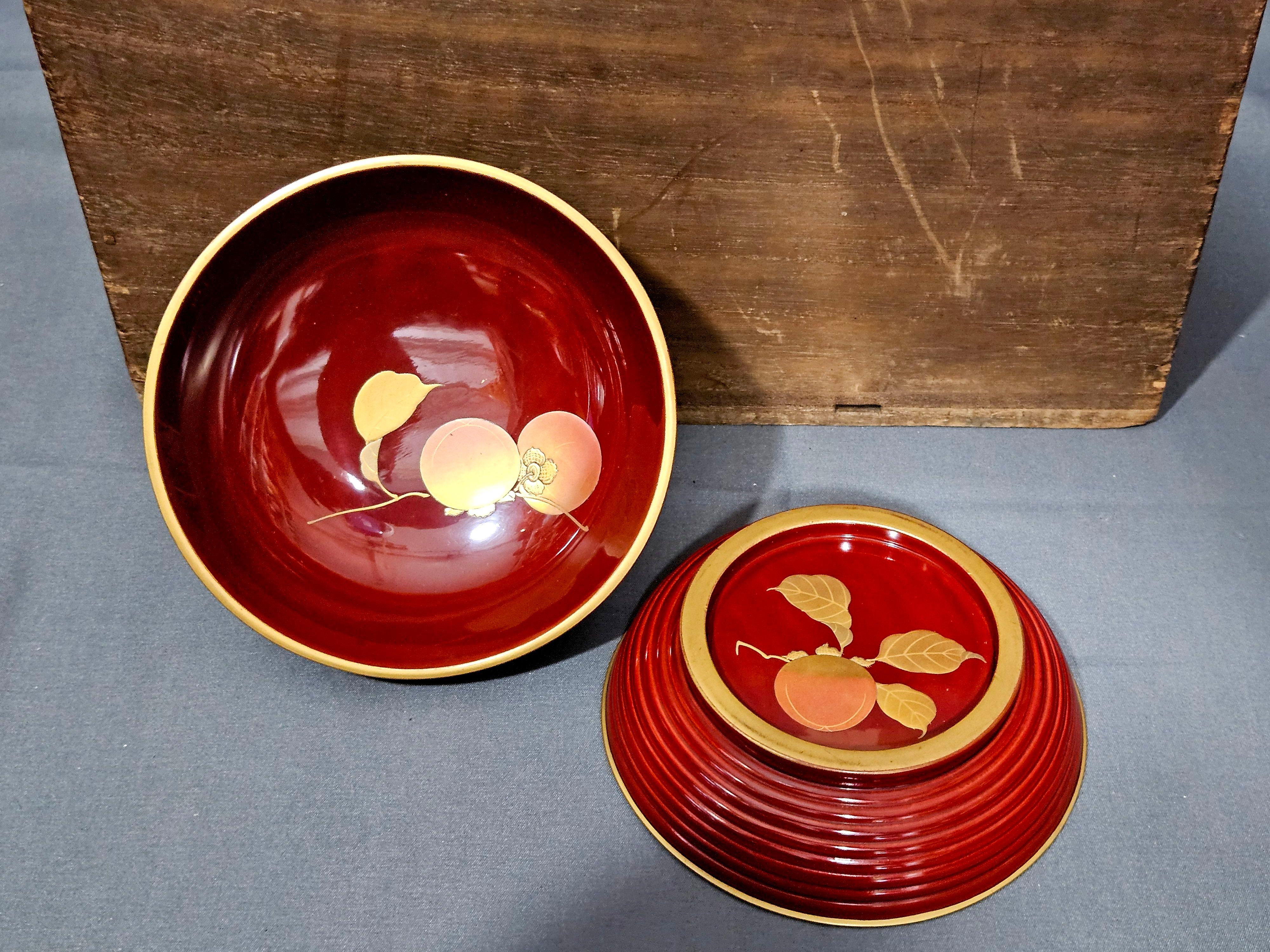 10 Sets of Japanese Gilt Rice Lacquer Bowls w/ Covers, 19 Century For Sale 11