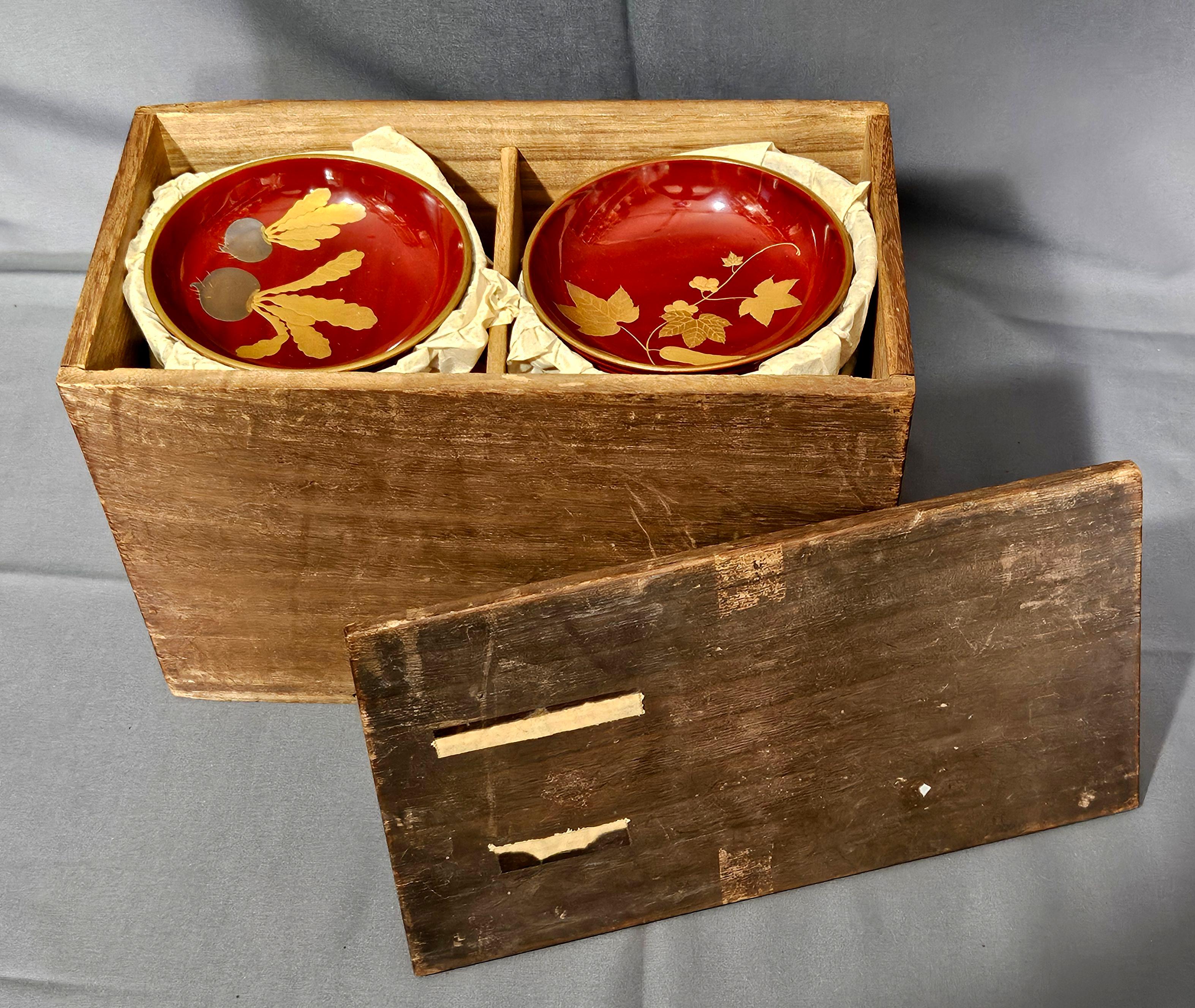 10 Sets of Japanese Gilt Rice Lacquer Bowls w/ Covers, 19 Century For Sale 14
