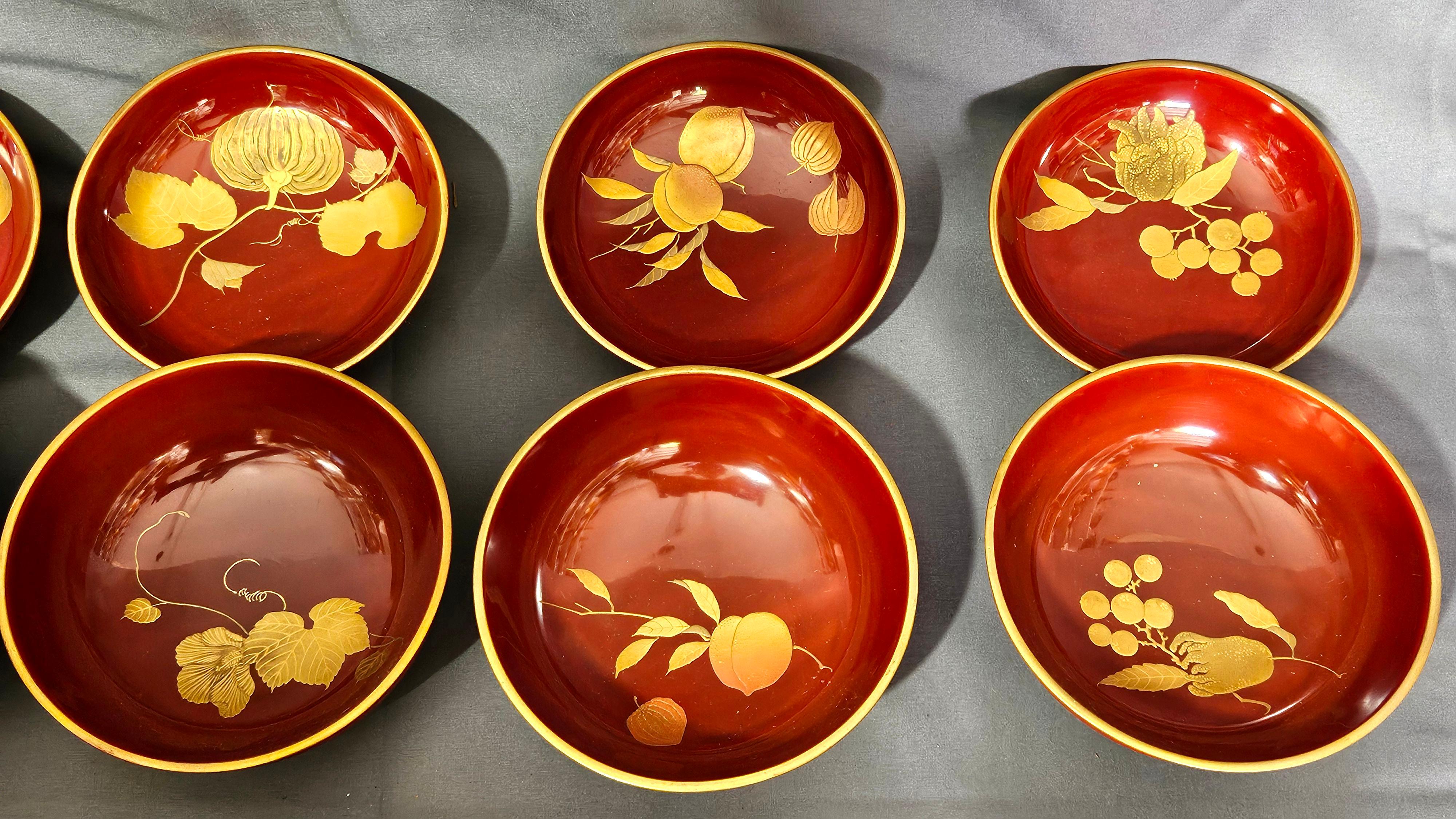 19th Century 10 Sets of Japanese Gilt Rice Lacquer Bowls w/ Covers, 19 Century For Sale