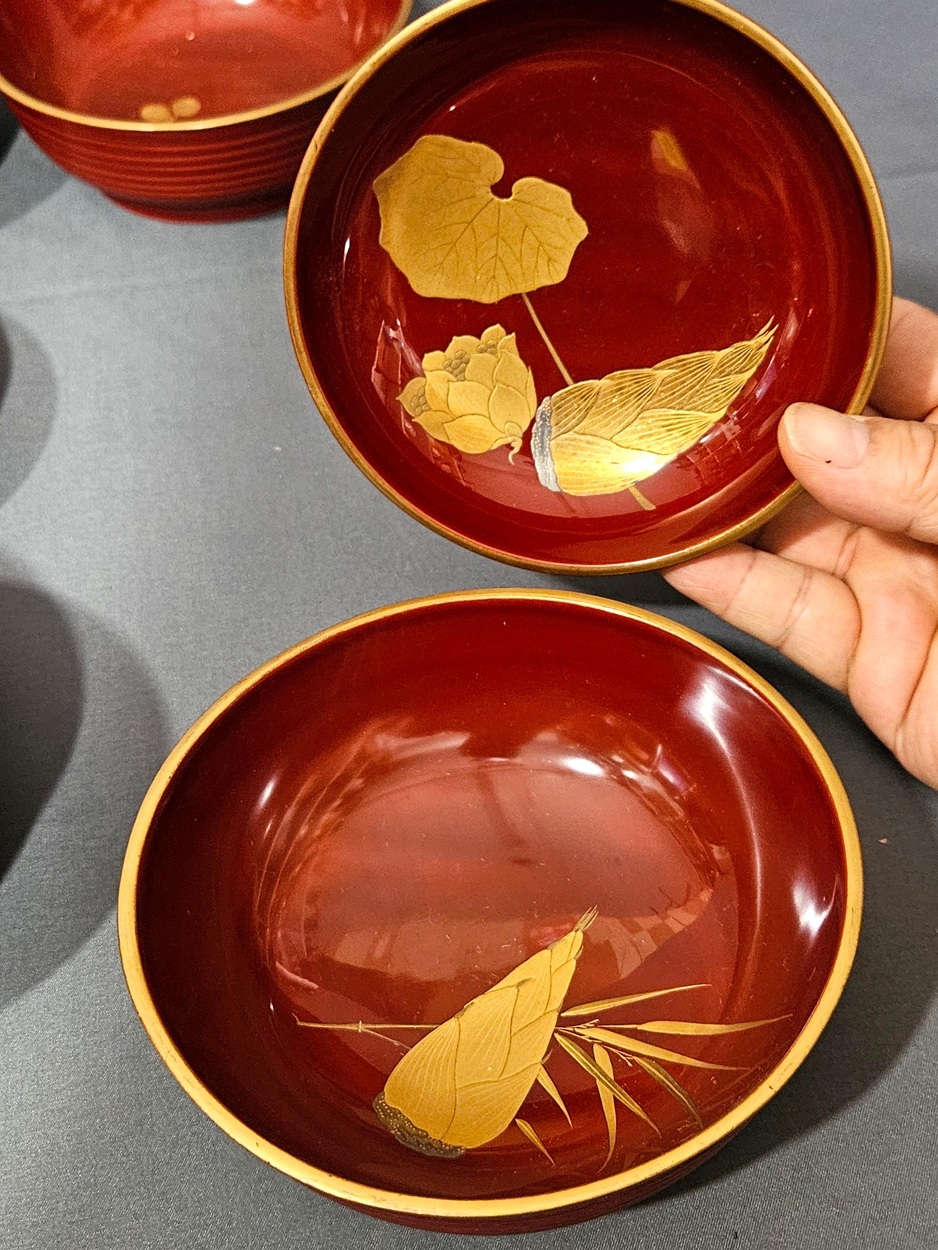 10 Sets of Japanese Gilt Rice Lacquer Bowls w/ Covers, 19 Century For Sale 3
