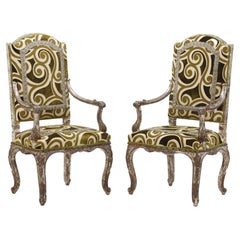 10 fauteuils ouverts en feuilles d'argent avec des cadres sculptés à la main. Le prix est fixé individuellement. 