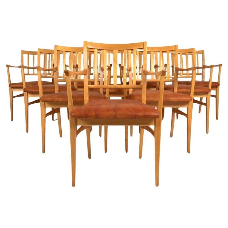 (10) Chaises de salle à manger suédoises de style moderne du milieu du siècle, à dossier à lamelles, conçues par Carl Malmsten. Cadre en bouleau massif avec revêtement en cuir teinté. Ensemble de chaises de salle à manger modernes suédoises très