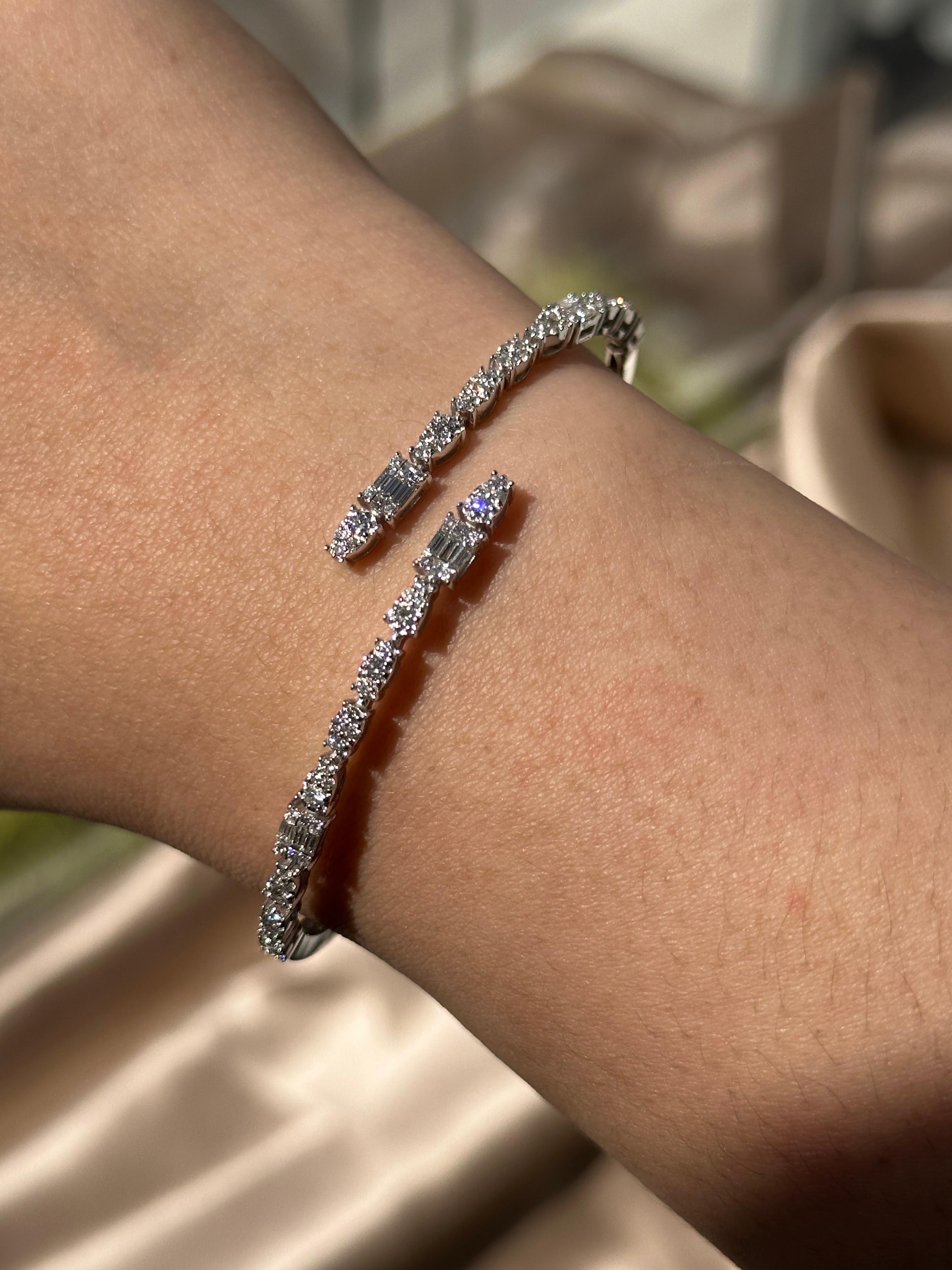1.0 tcw 18K Yellow Gold Cuff Diamond Bangle, Wrap Diamond Bangle Illusion Bangle In New Condition In Los Angeles, CA