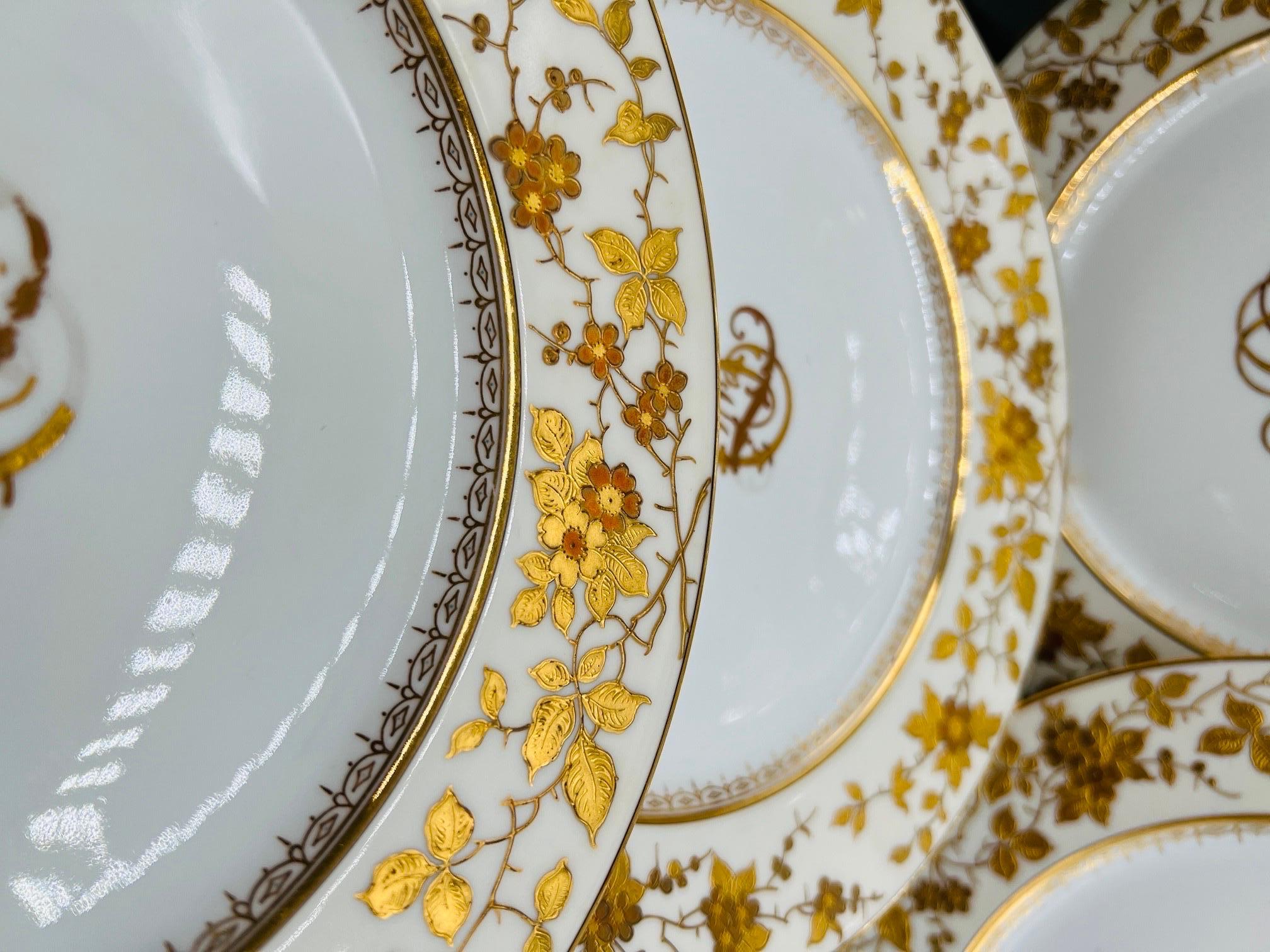 (10) Ten Fischer & Mieg Pirkenhammer Gilt Vine Encrusted Porcelain Dinner Plates In Good Condition For Sale In Atlanta, GA