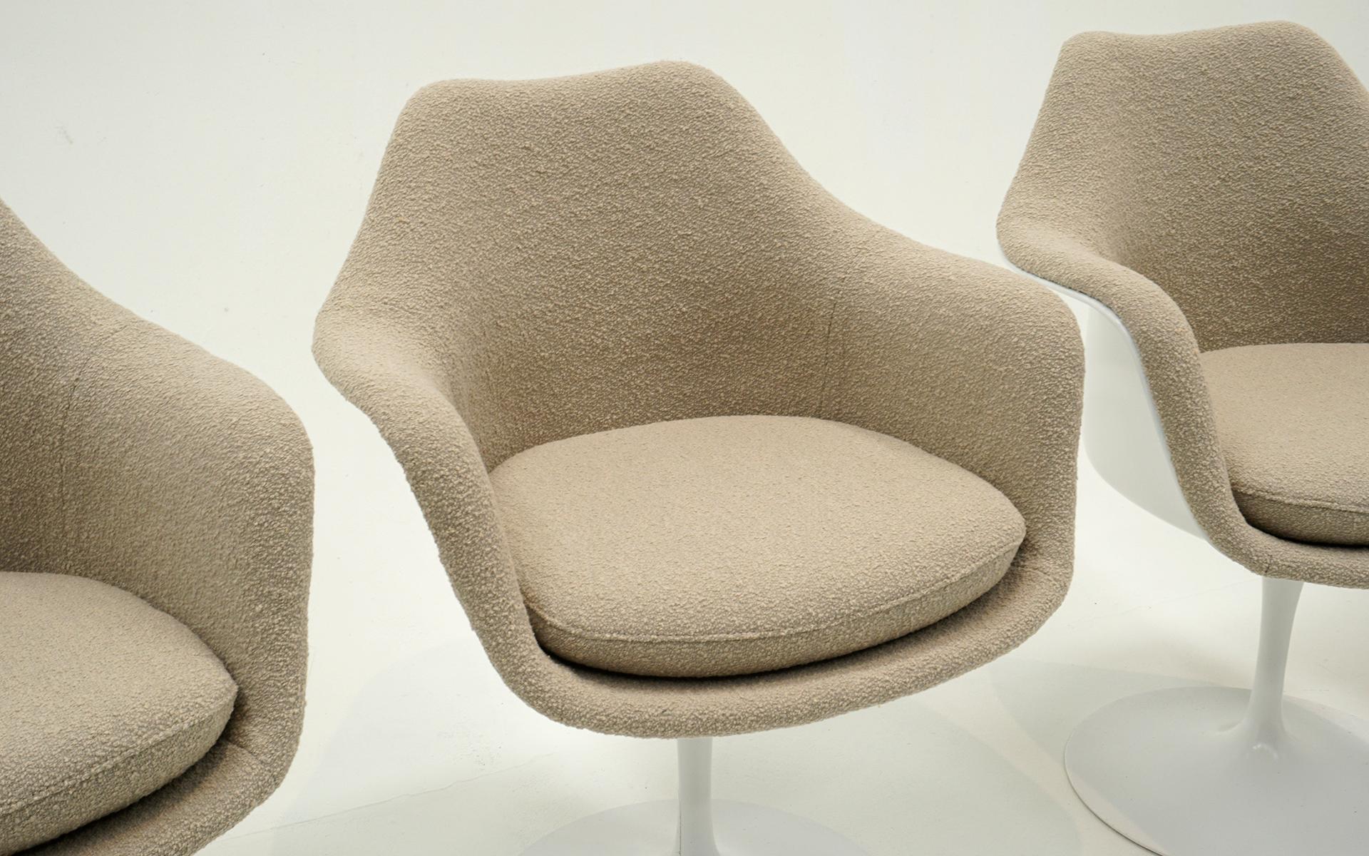 10 Tulpen-Esszimmerstühle von Eero Saarinen für Knoll. Wiederhergestellt. Weiß, Creme Boucle (Ende des 20. Jahrhunderts) im Angebot