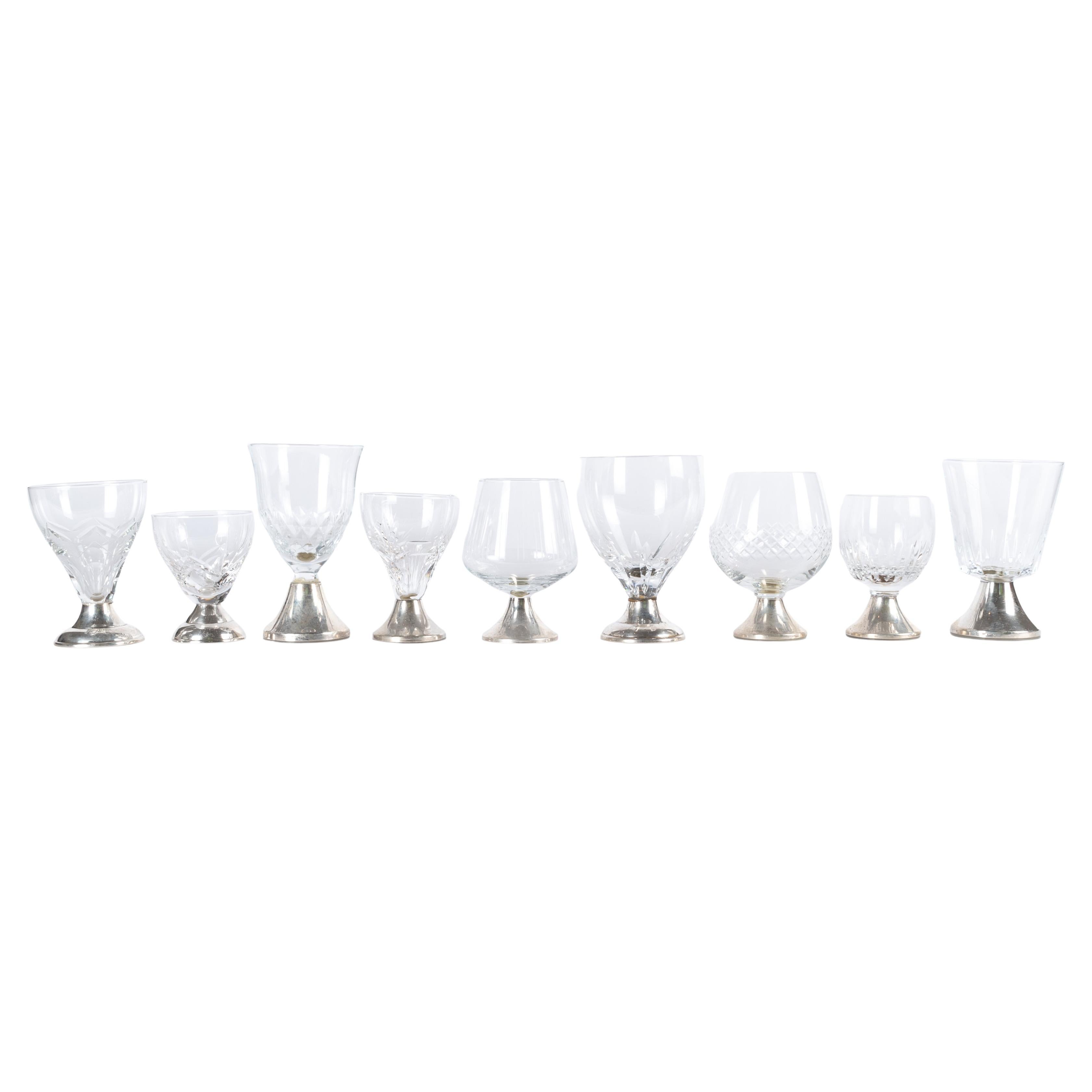10 einzigartige Kristallgläser mit versilbertem Fuß im Angebot