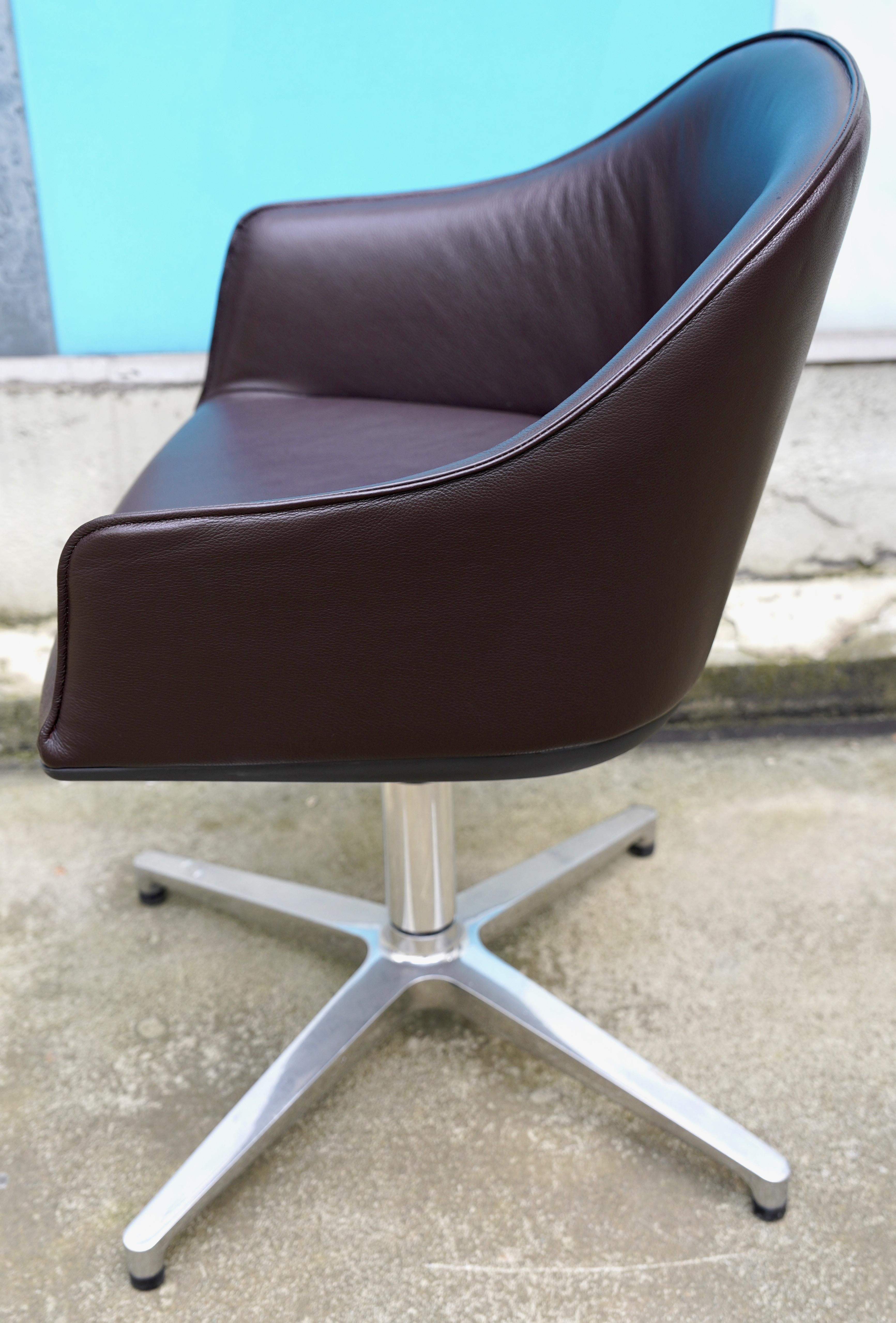 XXI secolo e contemporaneo 10 Sedie Softshell di Vitra di Ronan and Erwan Bouroullec in pelle marrone e castagno in vendita