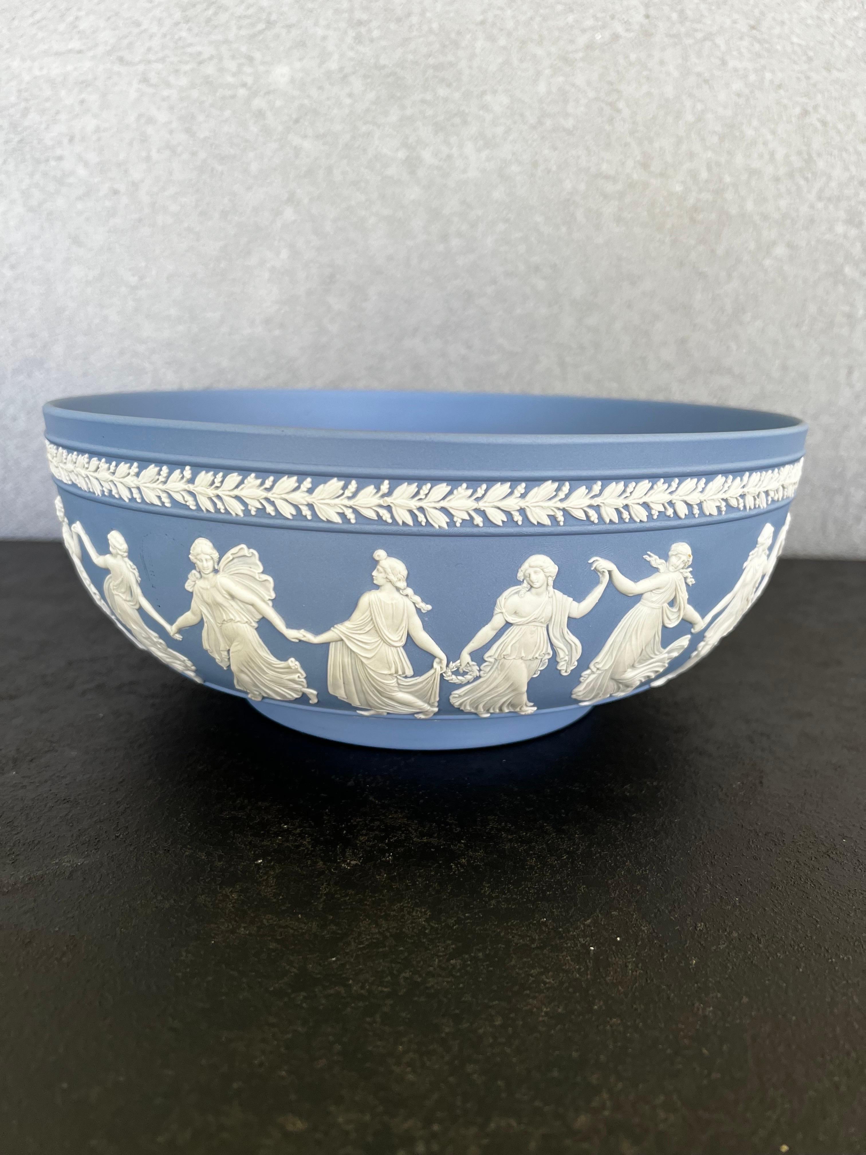 One of a kind - Wedgwood jasperware bas-relief Dancing Hours  bowl circa 1967
This is a beautiful Wedgwood jasperware bowl decorated with the Dancing Hours pattern in white on a blue jasperware background 
The bottom is marked Wedgwood, Made in