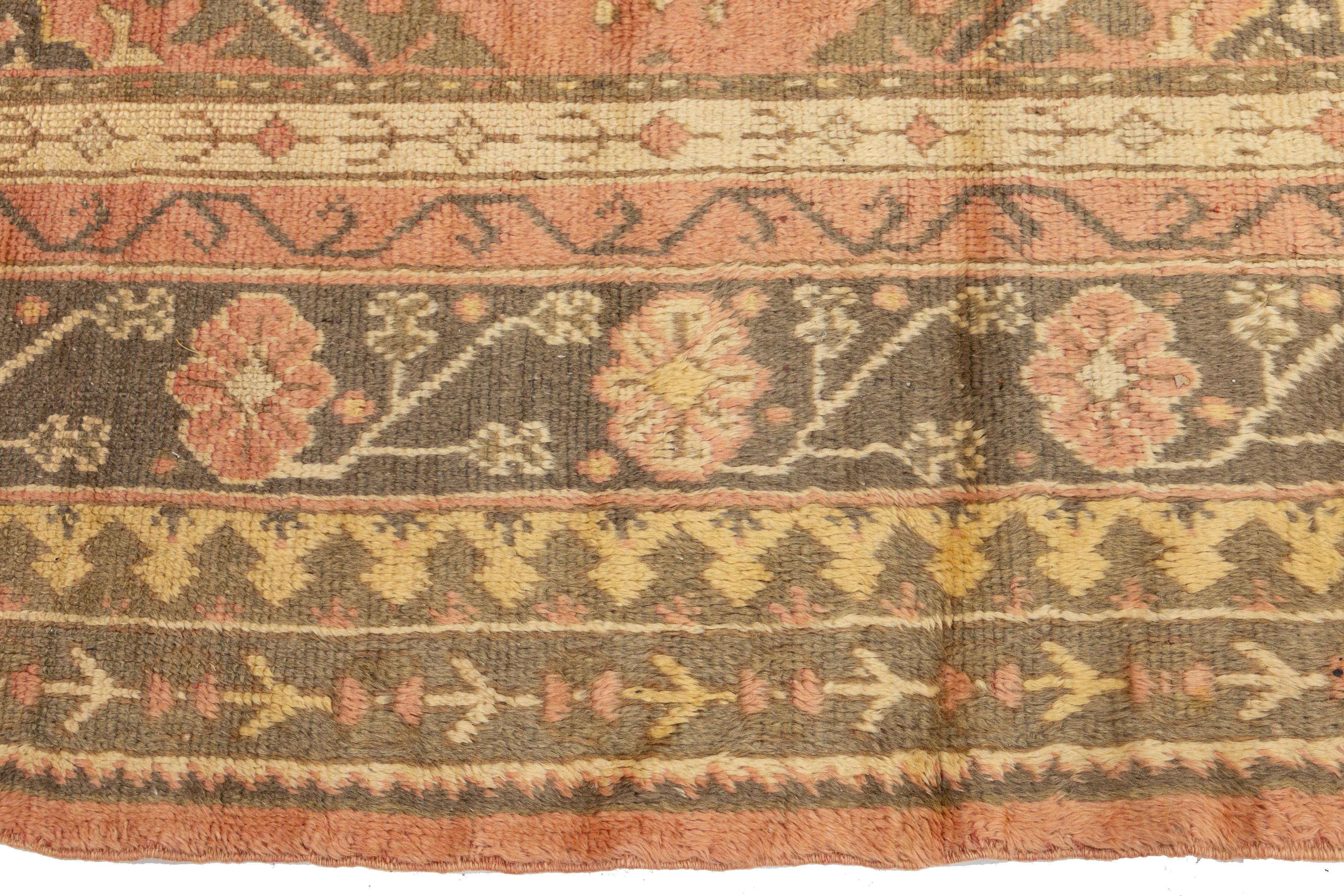 10 x 11 Turkish Oushak Antique Wool Rug In Peach With Medallion Motif en Excelente estado para la venta en Norwalk, CT