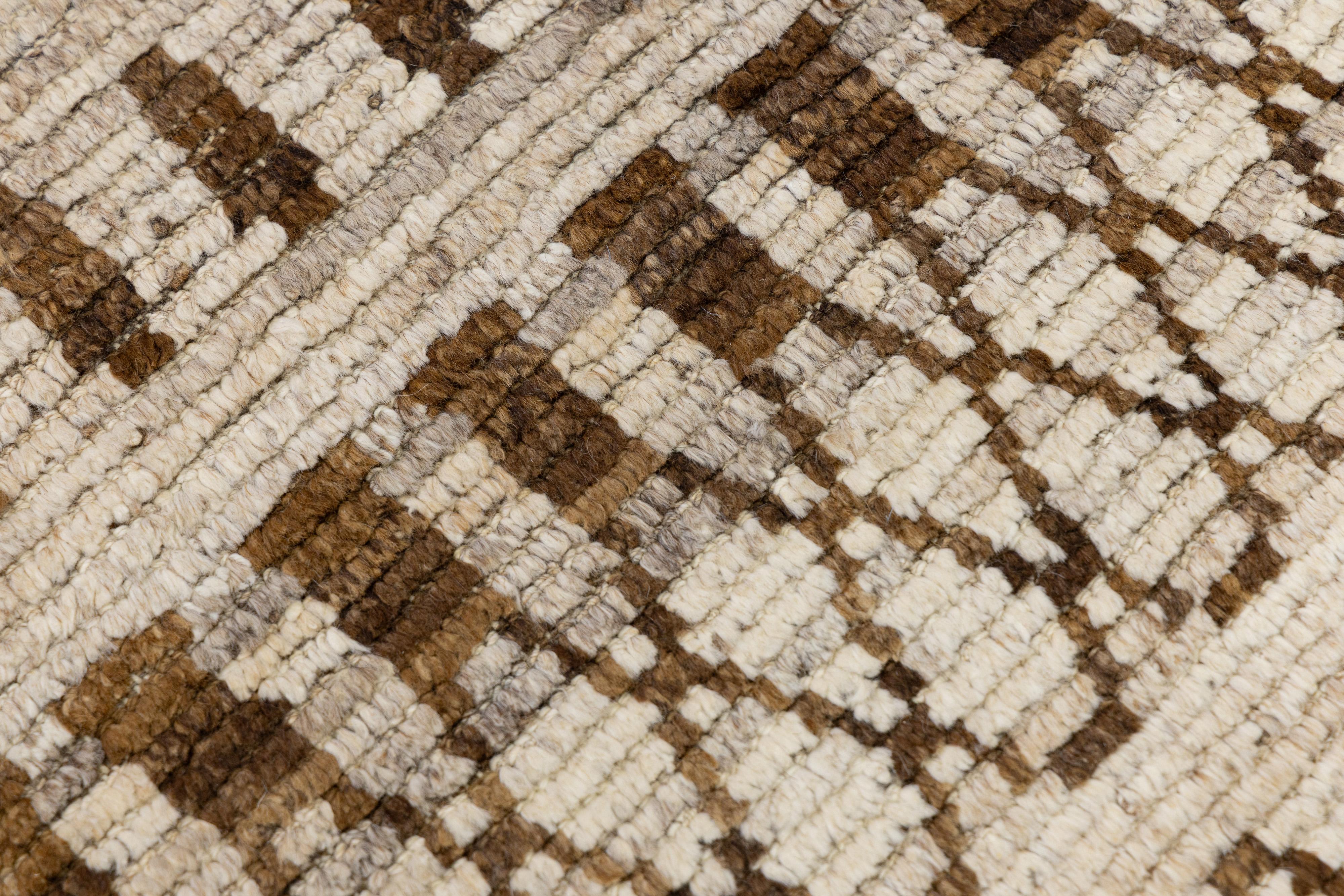 10 x 12 Modern Moroccan Wool Rug In Brown with Geometric Tribal Motifs (Moderne) im Angebot