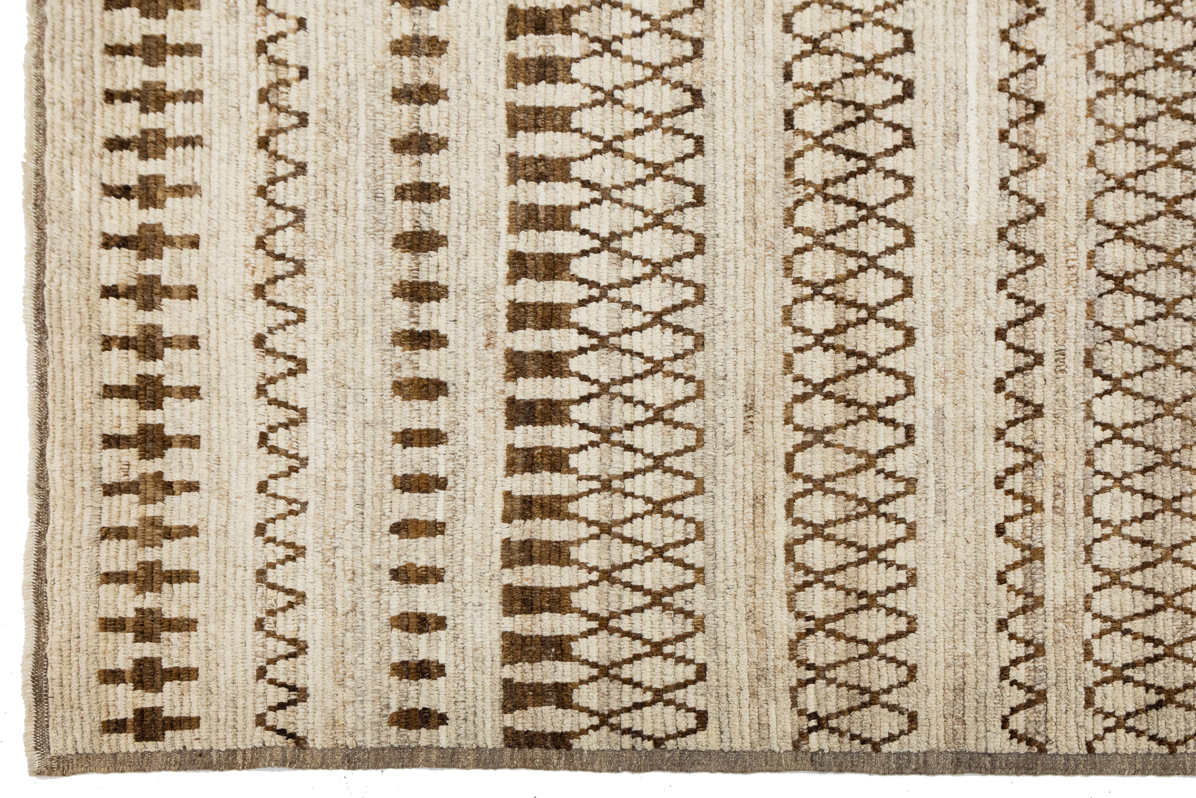 10 x 12 Modern Moroccan Wool Rug In Brown with Geometric Tribal Motifs im Angebot 1