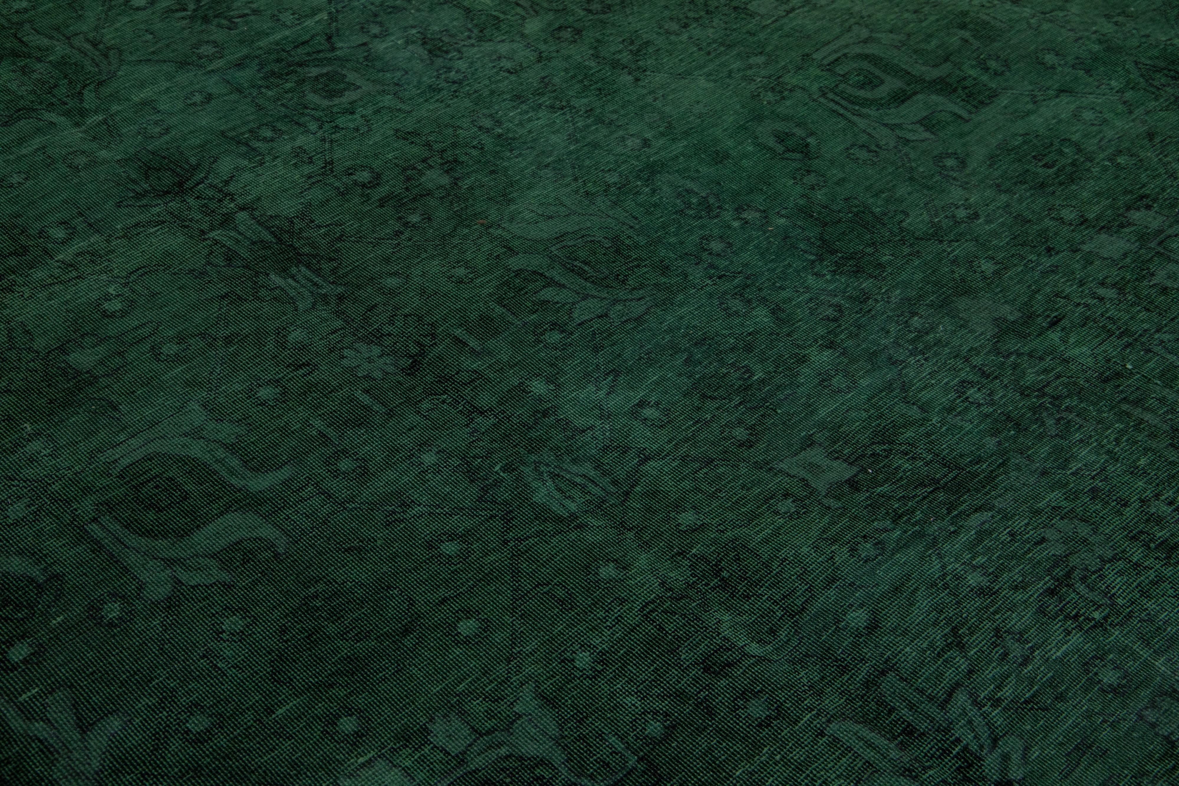 10 x 13 Tappeto in lana persiana tinta di verde con disegni floreali in vendita 2