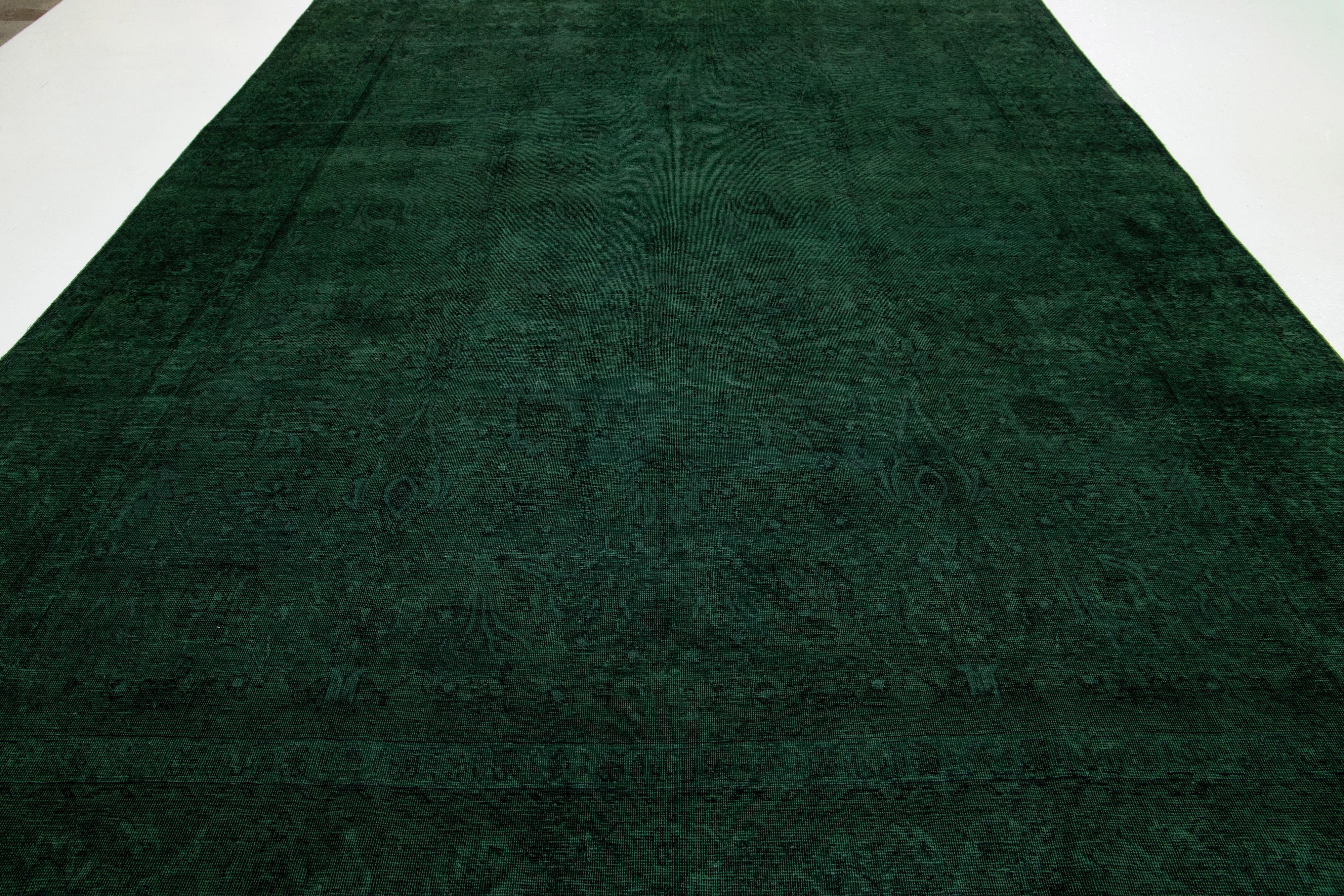 10 x 13 Tappeto in lana persiana tinta di verde con disegni floreali in vendita 1