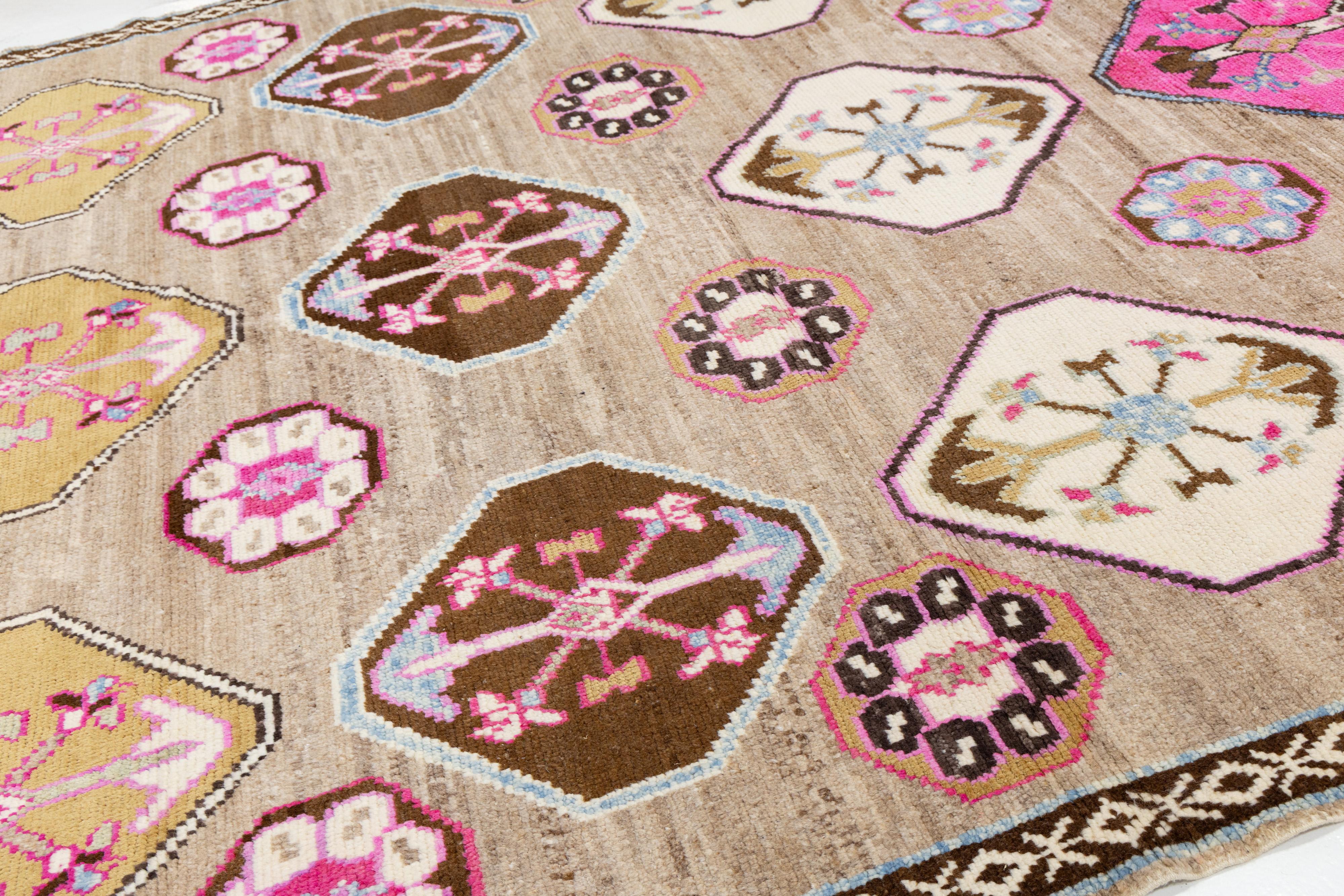 10 x 13 Tappeto moderno in lana turca Kars, realizzato a mano, di colore marrone chiaro in vendita 3