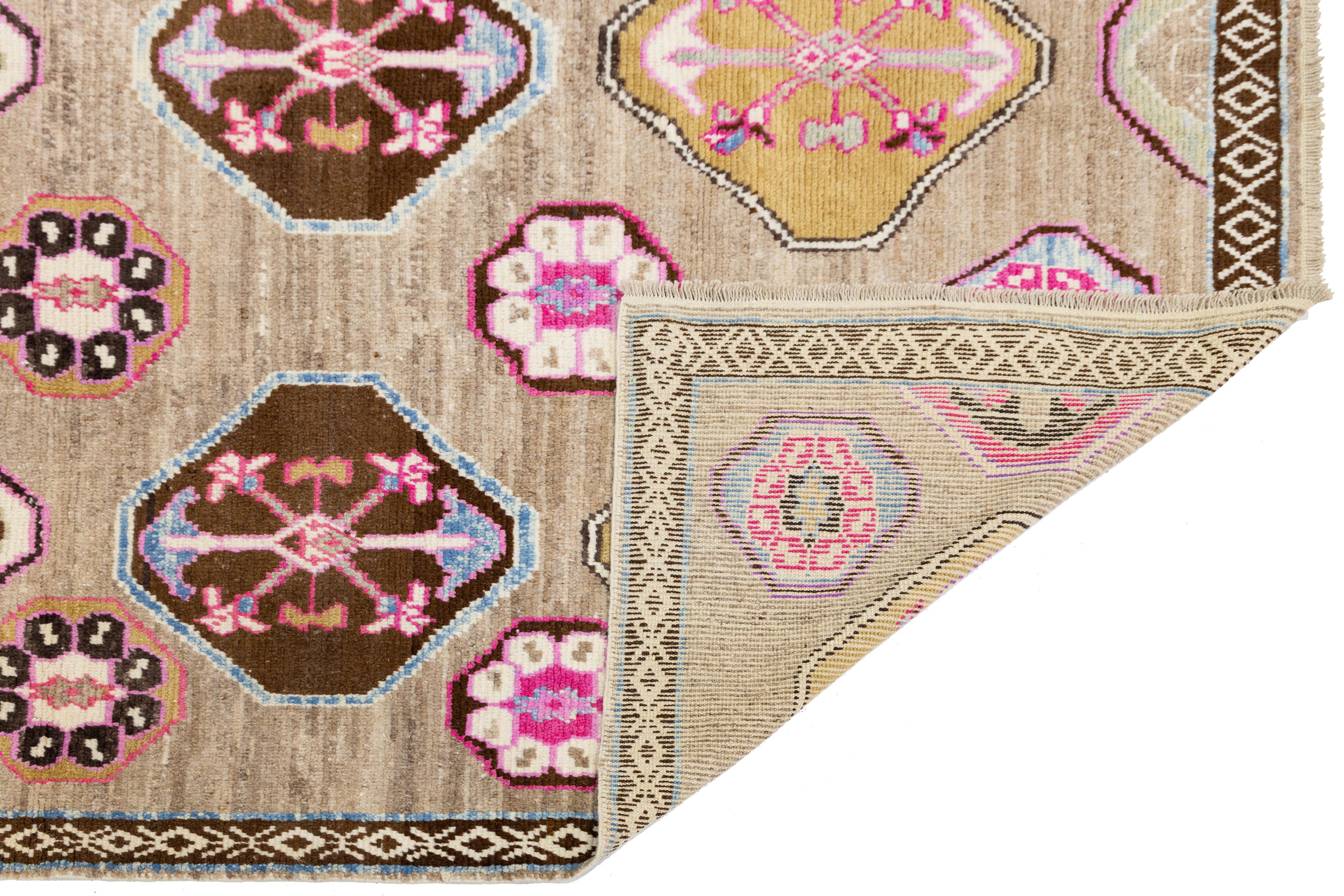 Oushak 10 x 13 Tappeto moderno in lana turca Kars, realizzato a mano, di colore marrone chiaro in vendita