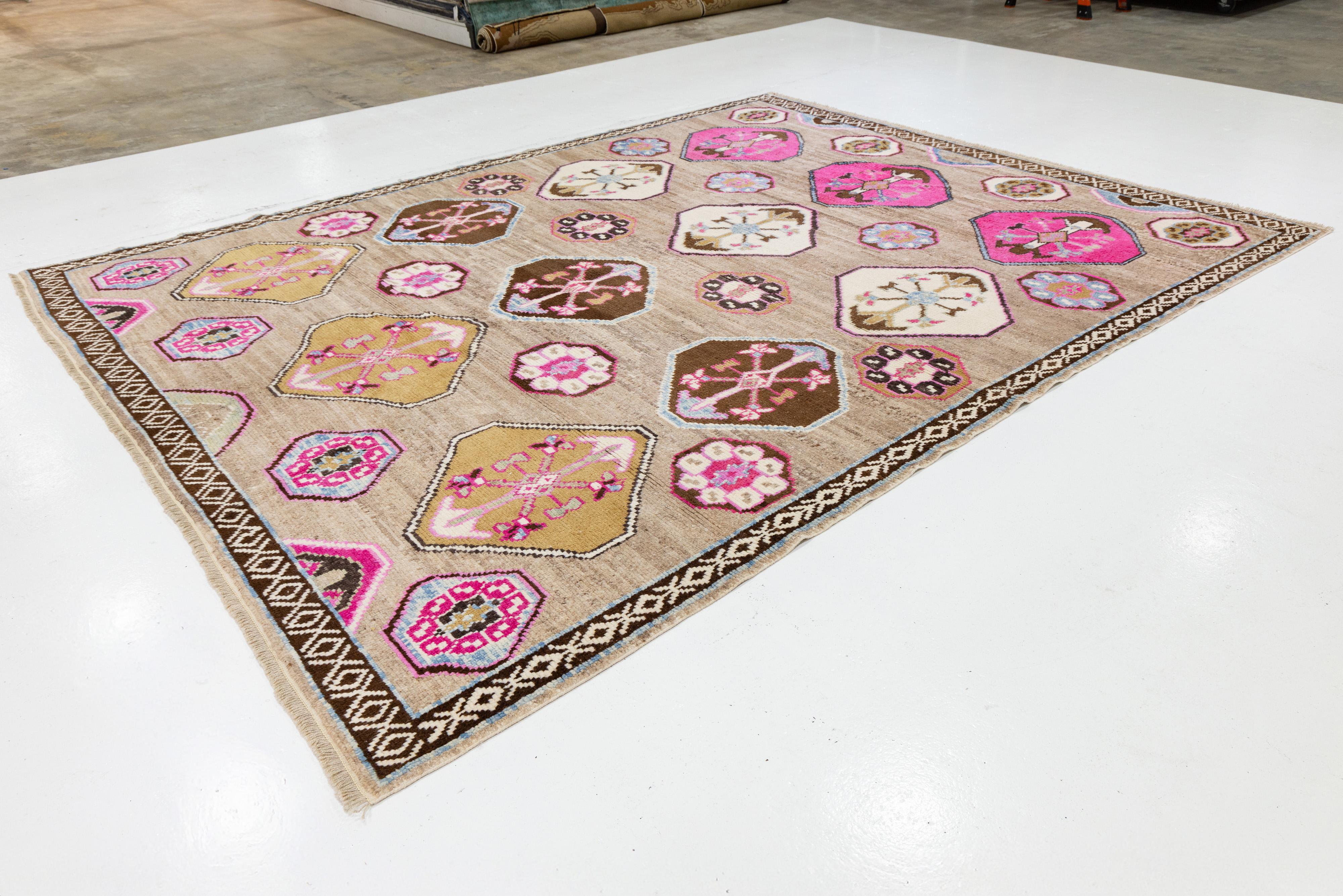 Turco 10 x 13 Tappeto moderno in lana turca Kars, realizzato a mano, di colore marrone chiaro in vendita