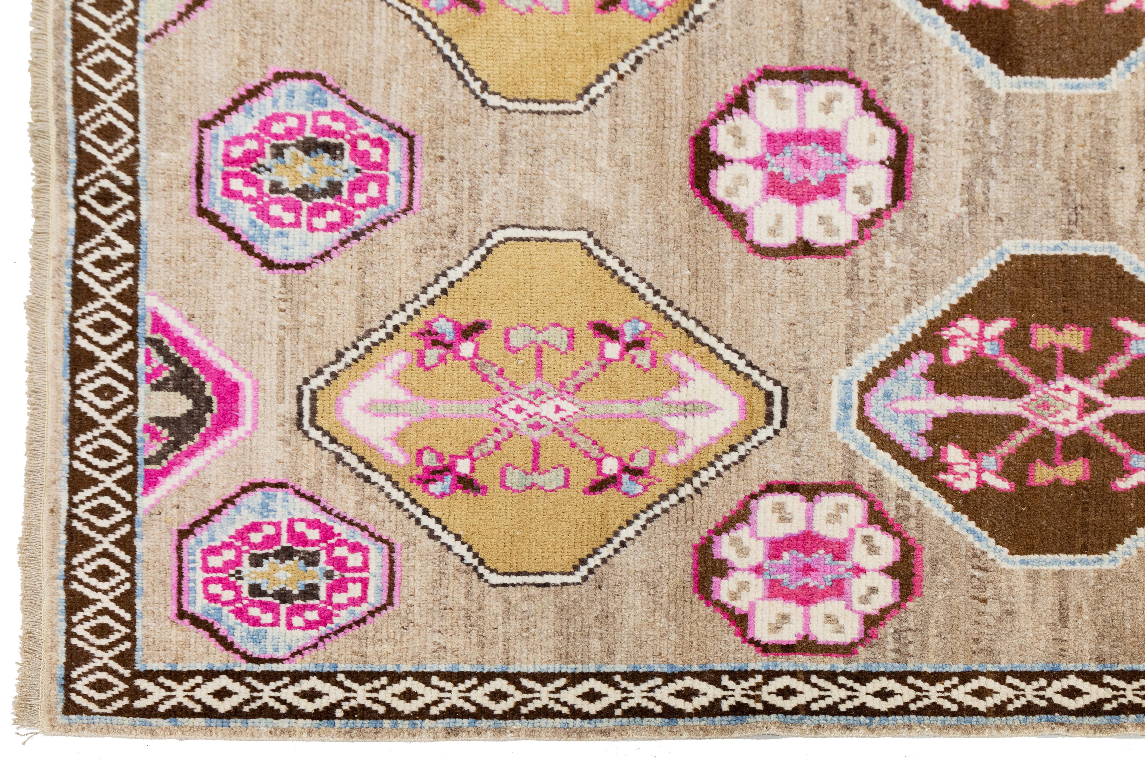 10 x 13 Tappeto moderno in lana turca Kars, realizzato a mano, di colore marrone chiaro in vendita 1