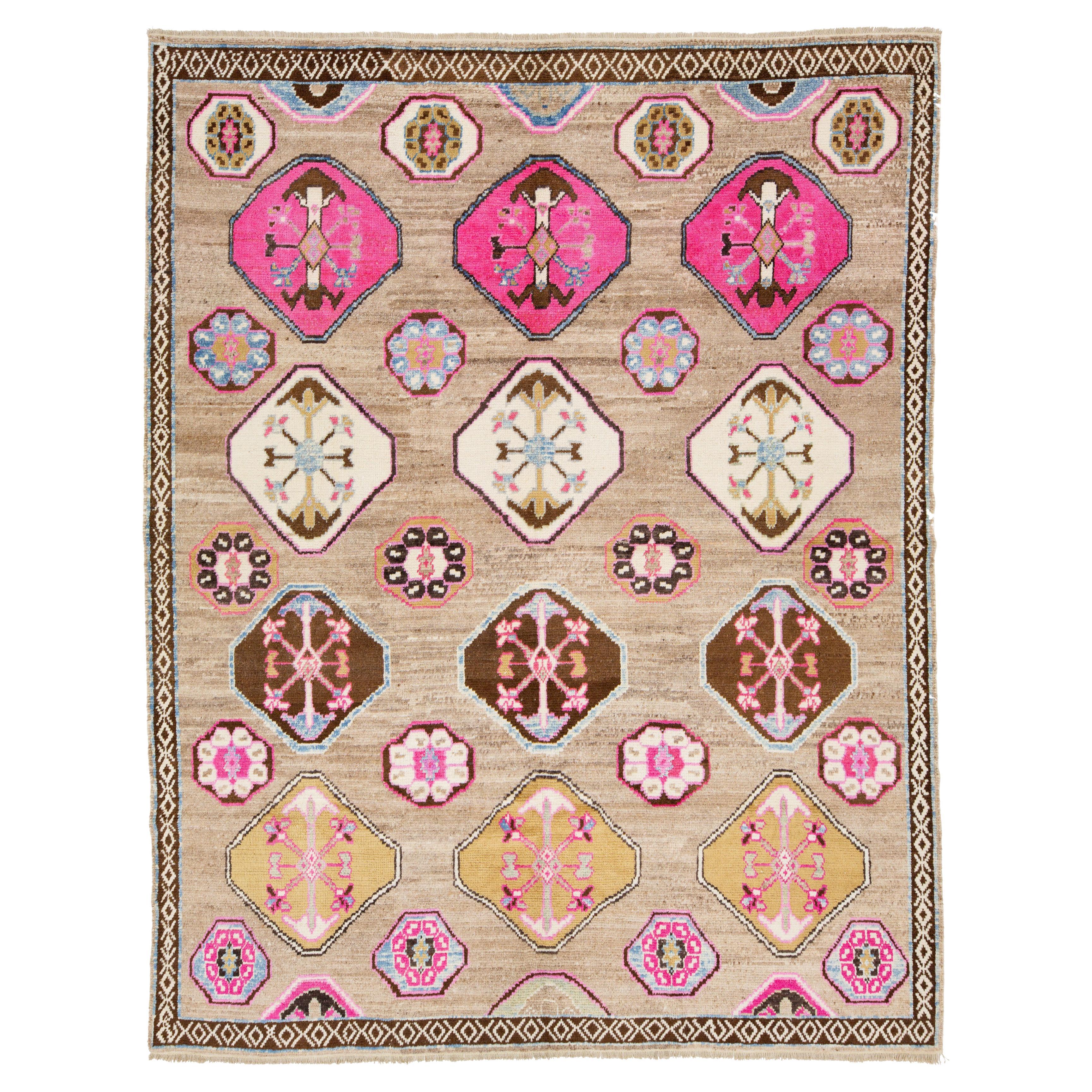 10 x 13 Moderner handgefertigter türkischer Wollteppich im Kars-Design in Hellbraun