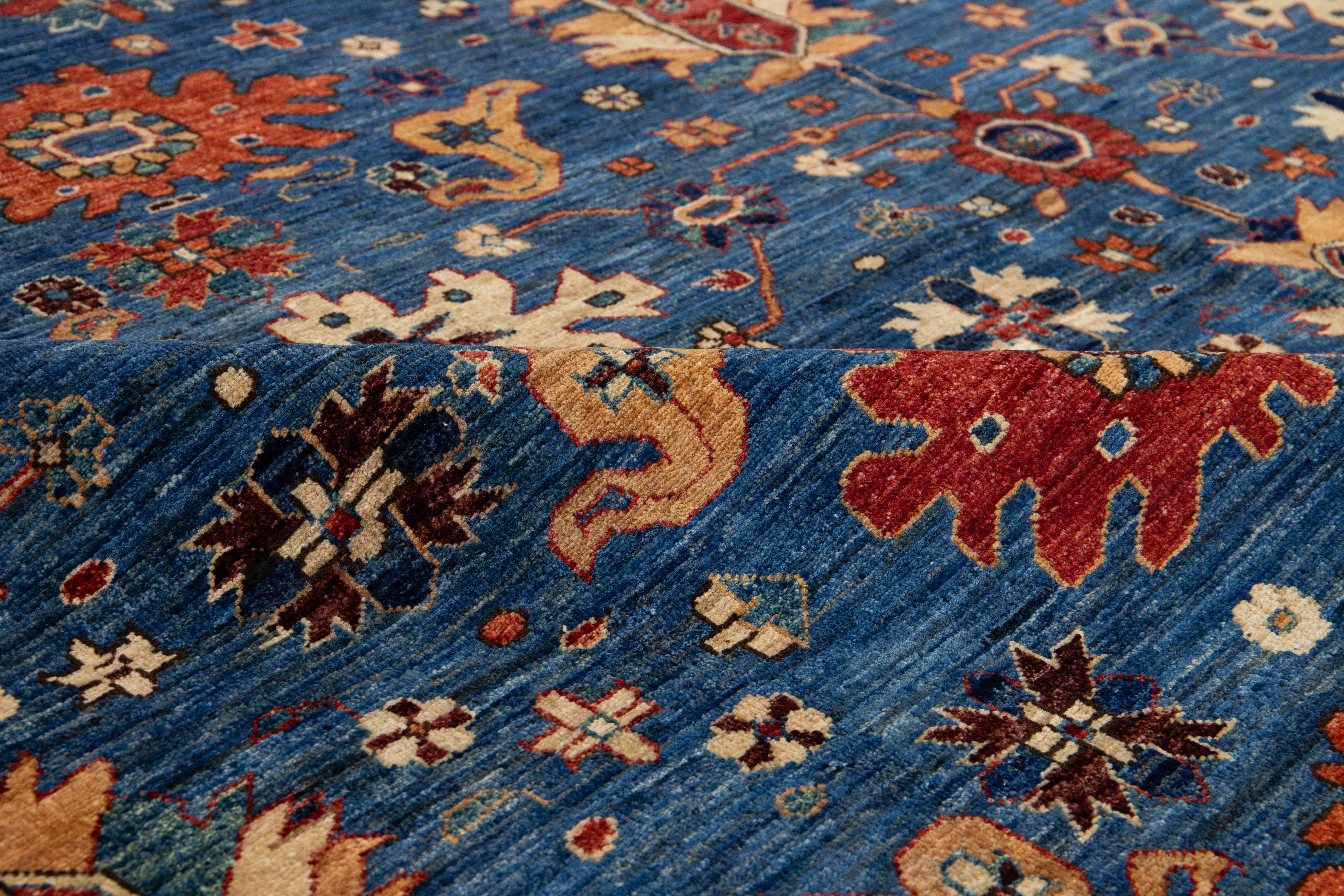 10 x 14 Zeitgenössischer blauer Wollteppich im Serapi-Stil mit floralem Design im Angebot 2