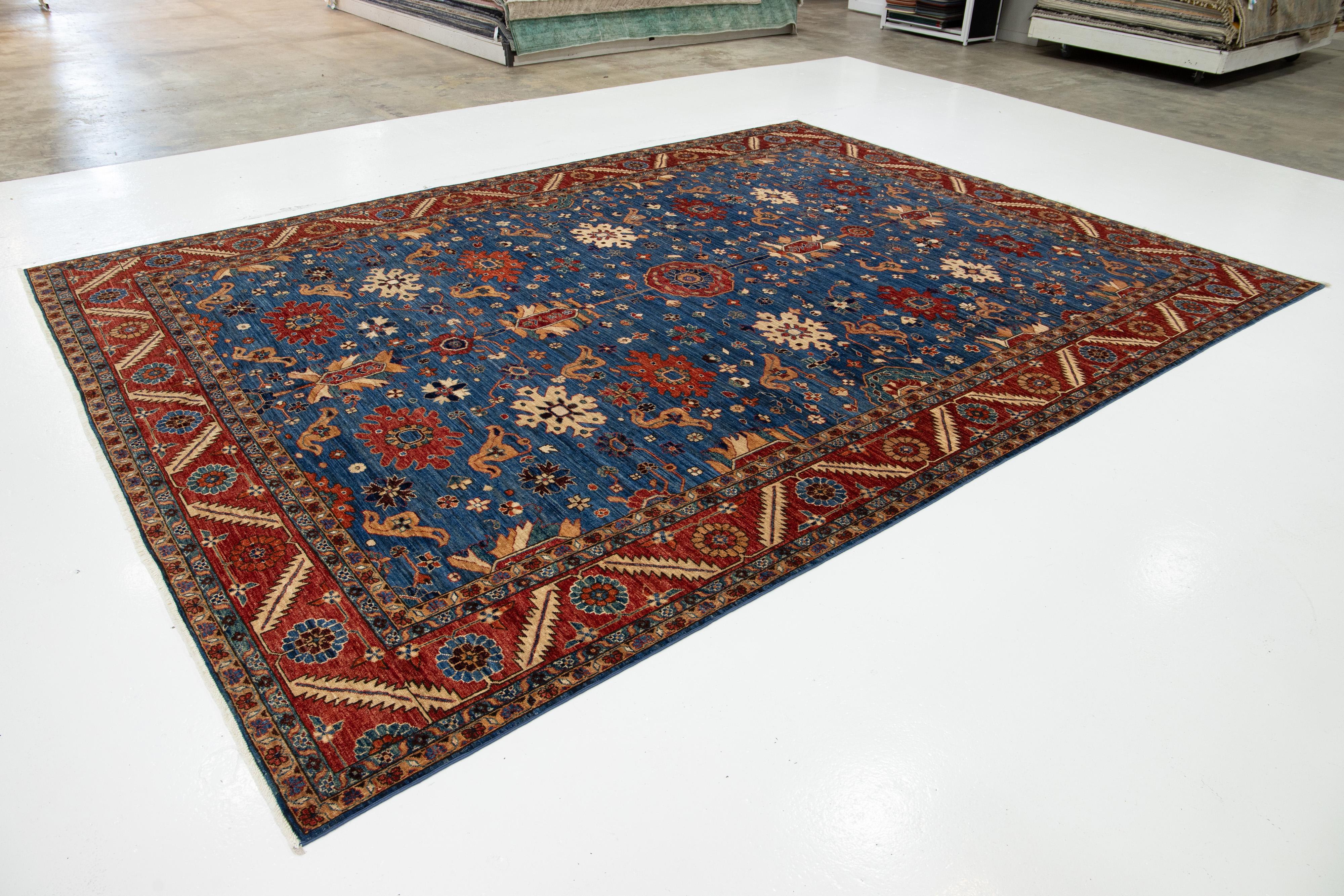 10 x 14 Zeitgenössischer blauer Wollteppich im Serapi-Stil mit floralem Design (Islamisch) im Angebot