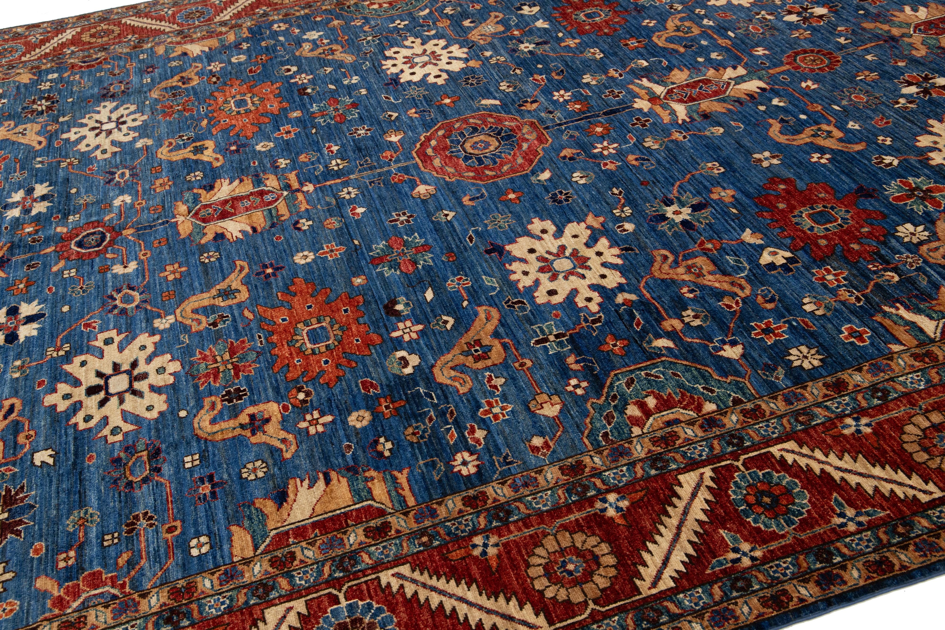 10 x 14 Zeitgenössischer blauer Wollteppich im Serapi-Stil mit floralem Design (Pakistanisch) im Angebot