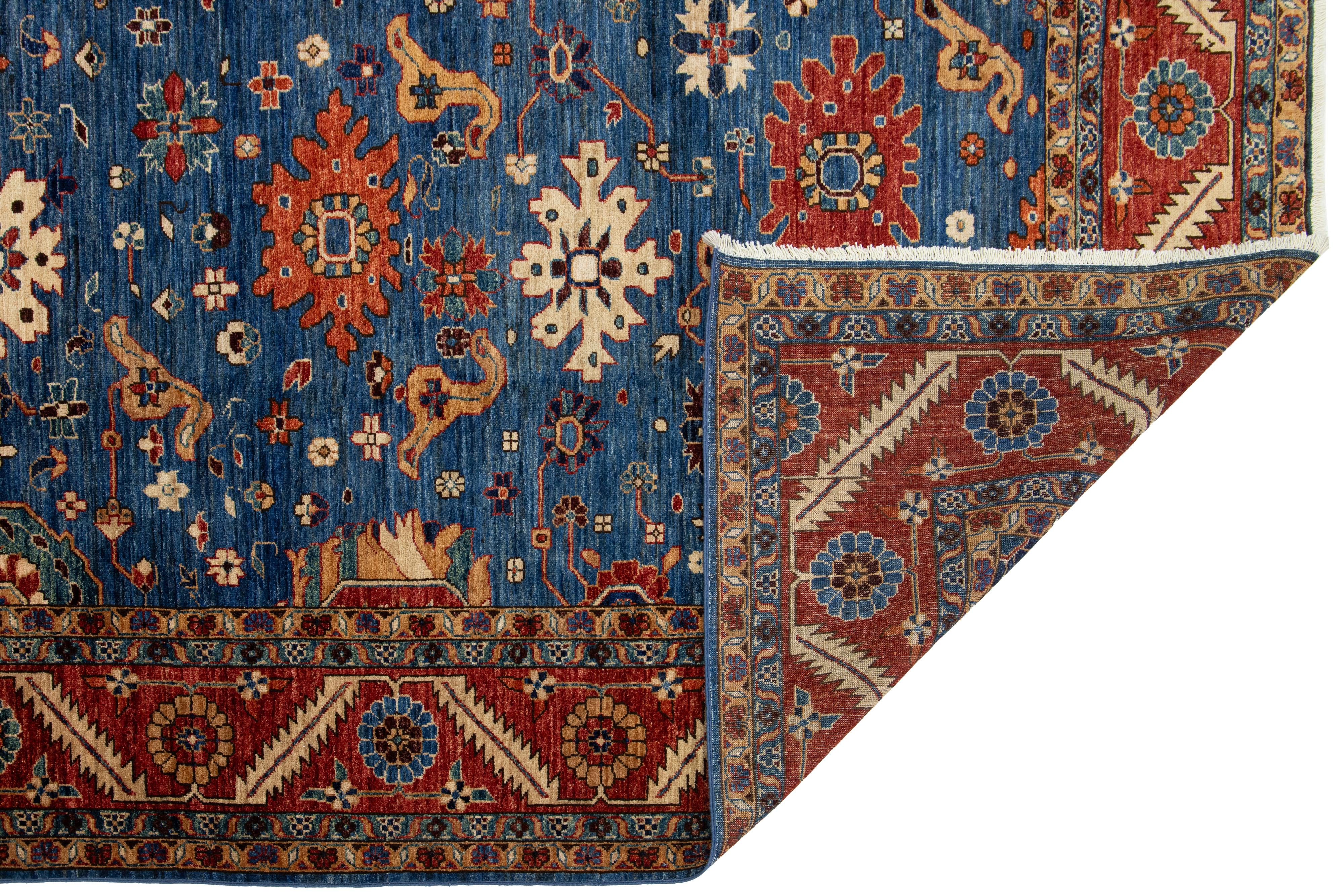 10 x 14 Zeitgenössischer blauer Wollteppich im Serapi-Stil mit floralem Design (Handgeknüpft) im Angebot