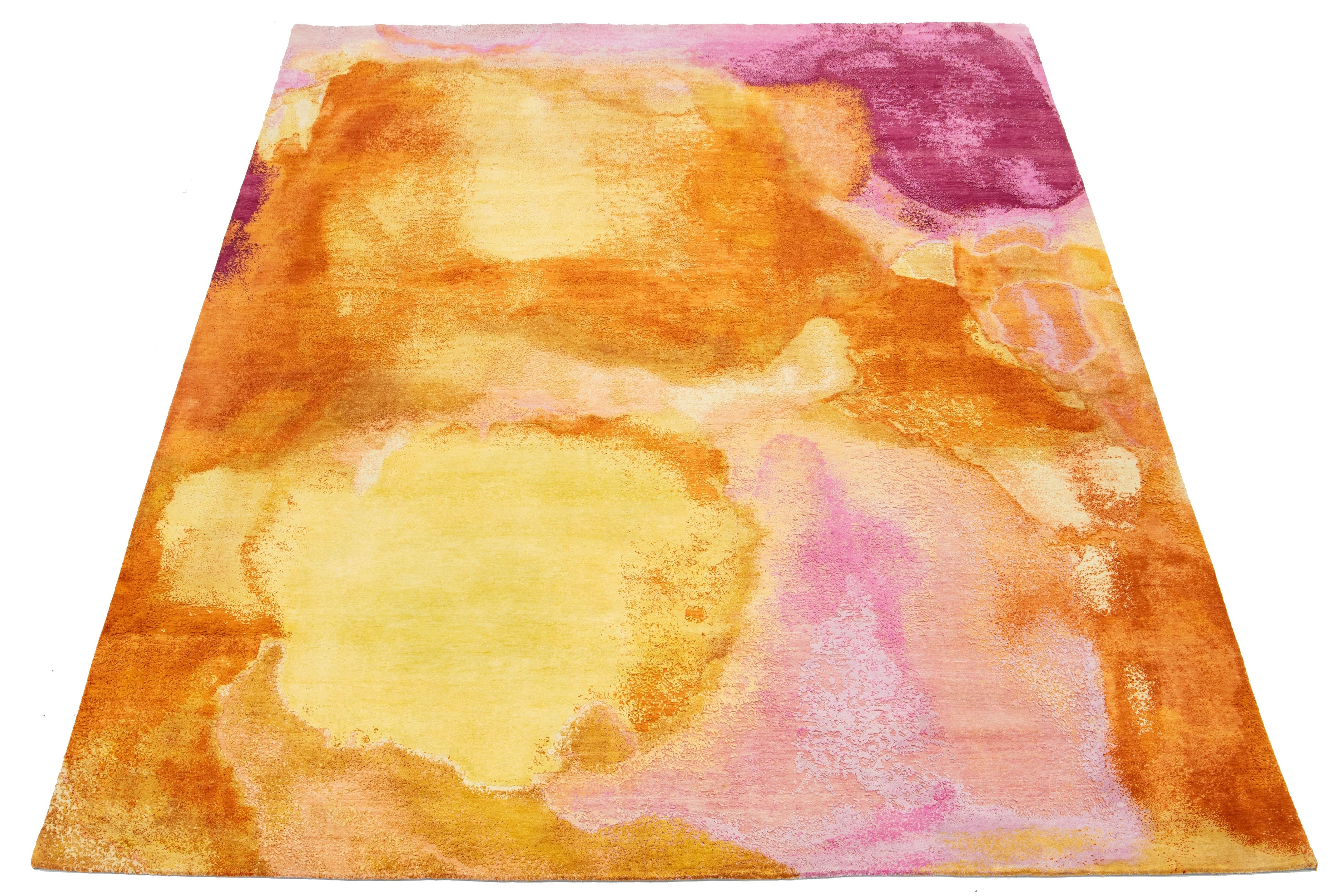 10 x 14 Tappeto contemporaneo in lana e seta con un design astratto dai colori tenui In condizioni Nuovo in vendita a Norwalk, CT