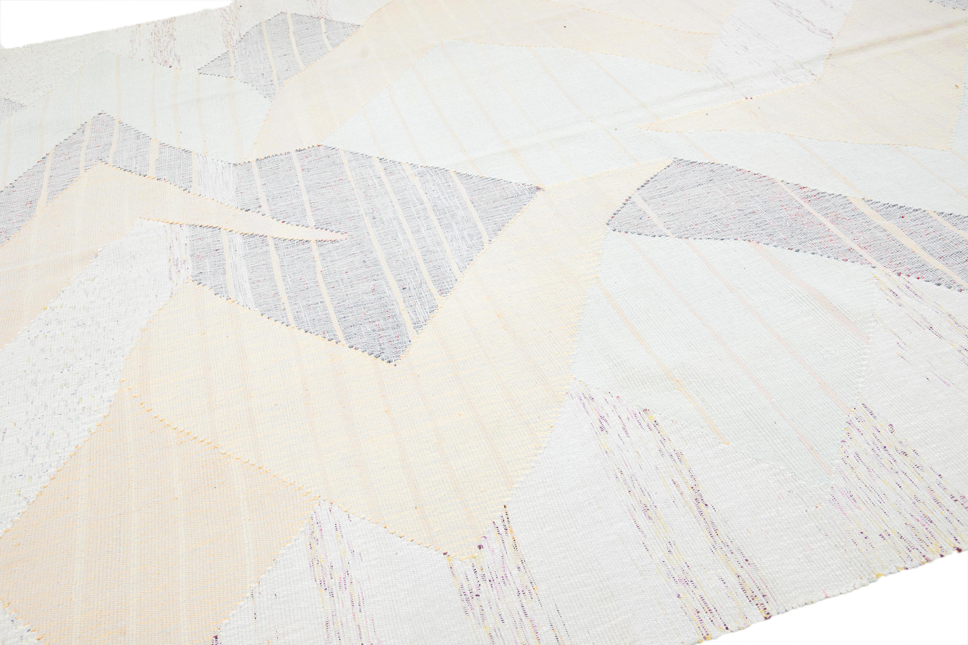 10 x 14 Moderner abstrakter Flachgewebe-Kelim-Teppich aus Wolle in gedeckter Farbe (Handgeknüpft) im Angebot