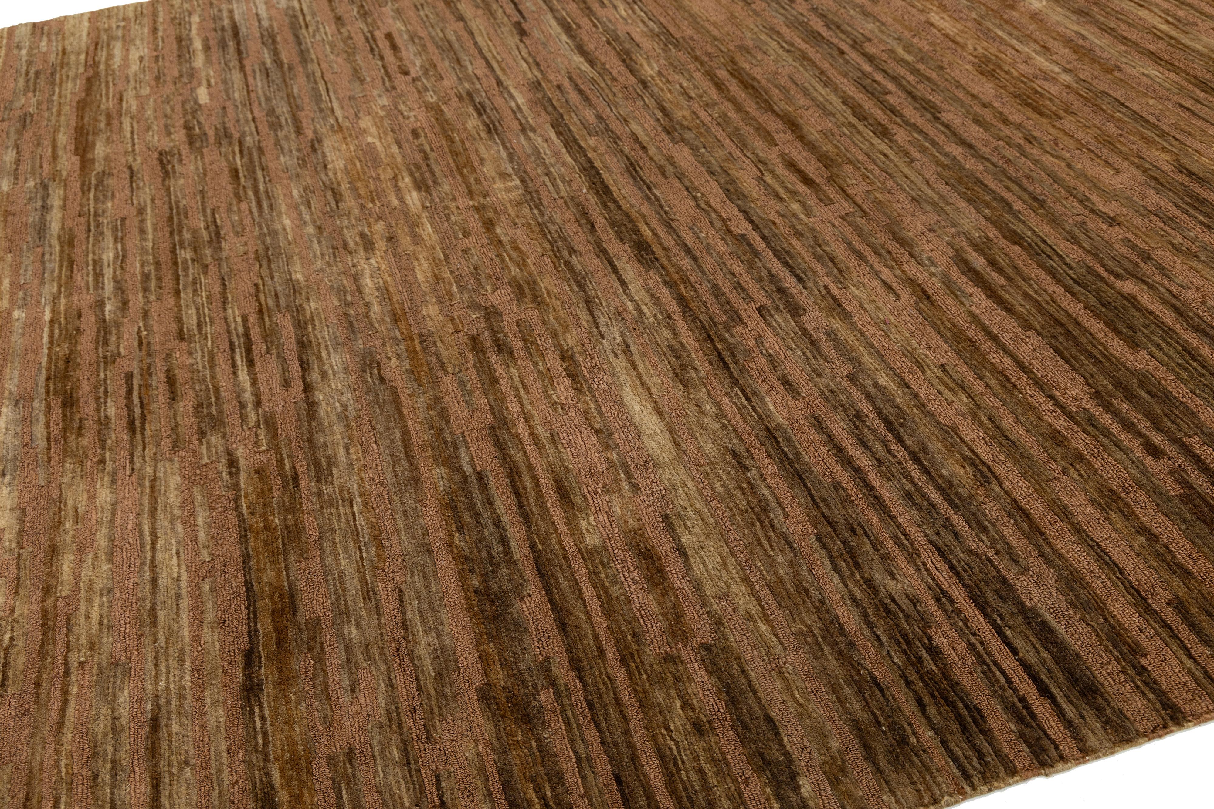 10 x 14 Modern Brown Wool and Jute Rug With Abstract Design Hecho a mano en venta